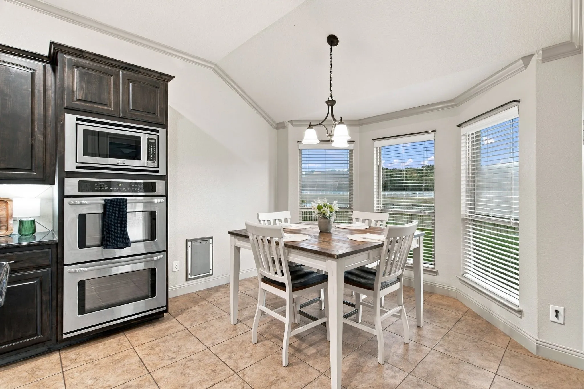 DOUBLE OVEN FOR ALL THOSE FAMILY GATHERINGS