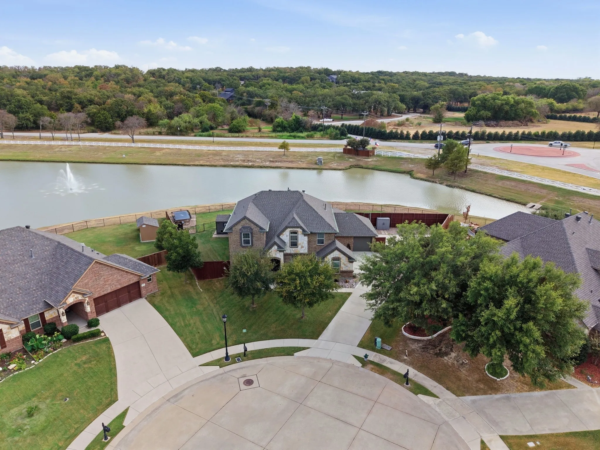 CULDASAC LOT AND POND VIEWS!!!