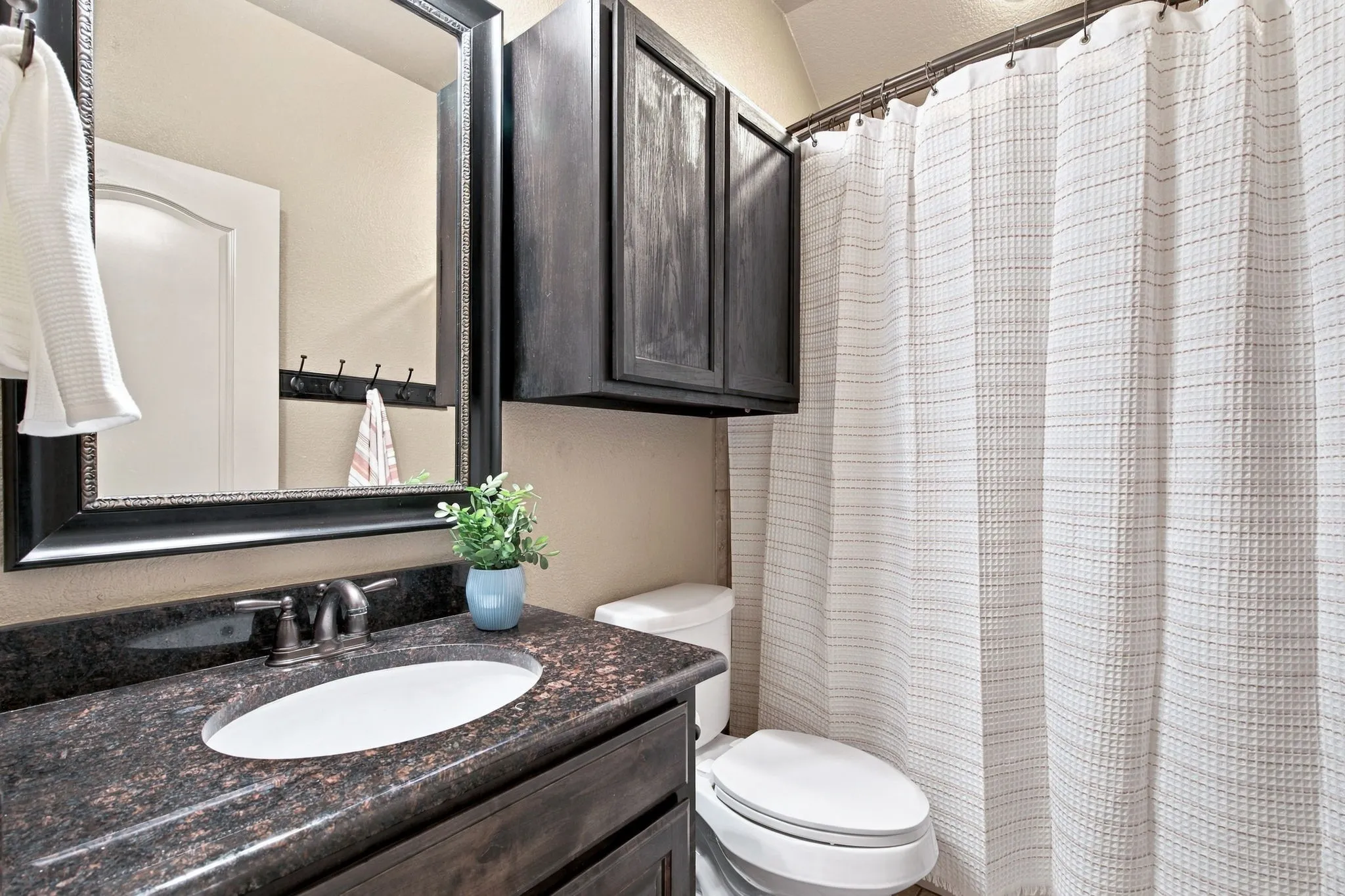 UPSTAIRS BATH IN BETWEEN THE TWO BEDROOMS