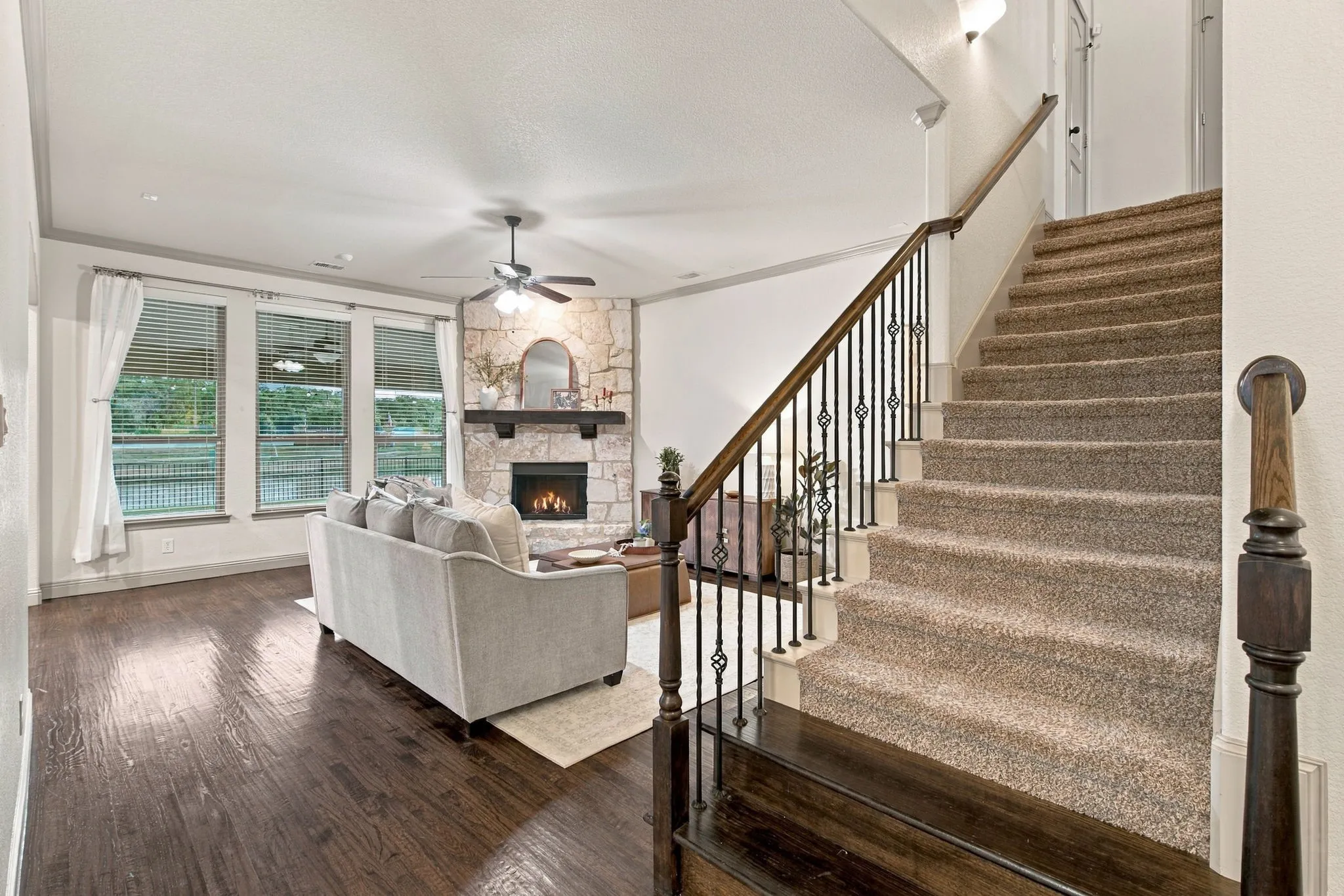 OPEN FLOORPLAN DOWN
