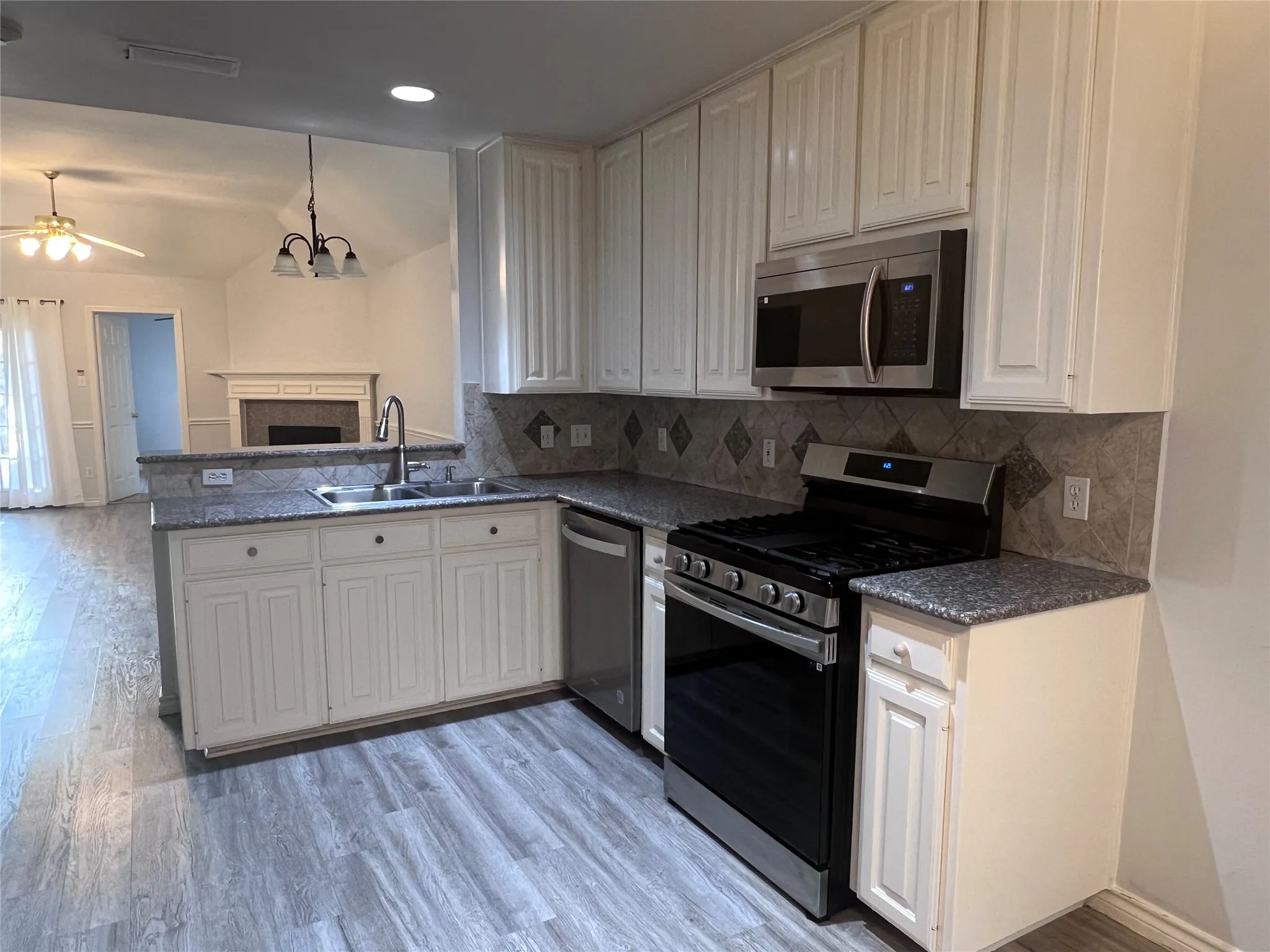 Single Family Residence For Rent in Collin County , 8113 Case Drive, Plano, Texas 75025, 3 Bedroom, 2 Bathroom, 2 Garage spaces, 1,664 Sqft, built in 1995, mls#21395878, Real Estate Agent in Plano, Homes For Rent in Collin county, Homes For Rent in Plano, Realtor in Plano Texas, Real Estate Brokerage Independent Realty Texas, Luminita Cordes Realtor