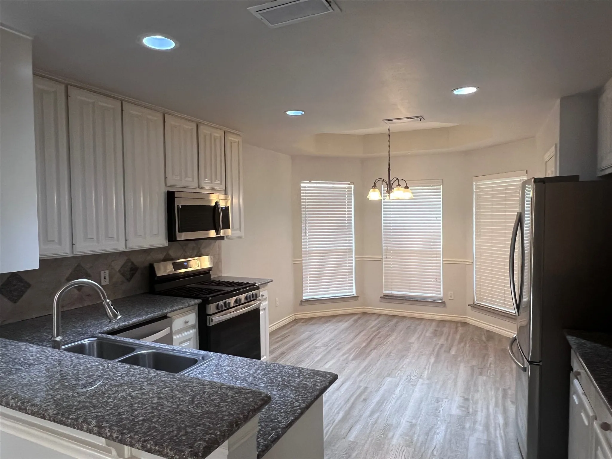 Single Family Residence For Rent in Collin County , 8113 Case Drive, Plano, Texas 75025, 3 Bedroom, 2 Bathroom, 2 Garage spaces, 1,664 Sqft, built in 1995, mls#21395878, Real Estate Agent in Plano, Homes For Rent in Collin county, Homes For Rent in Plano, Realtor in Plano Texas, Real Estate Brokerage Independent Realty Texas, Luminita Cordes Realtor