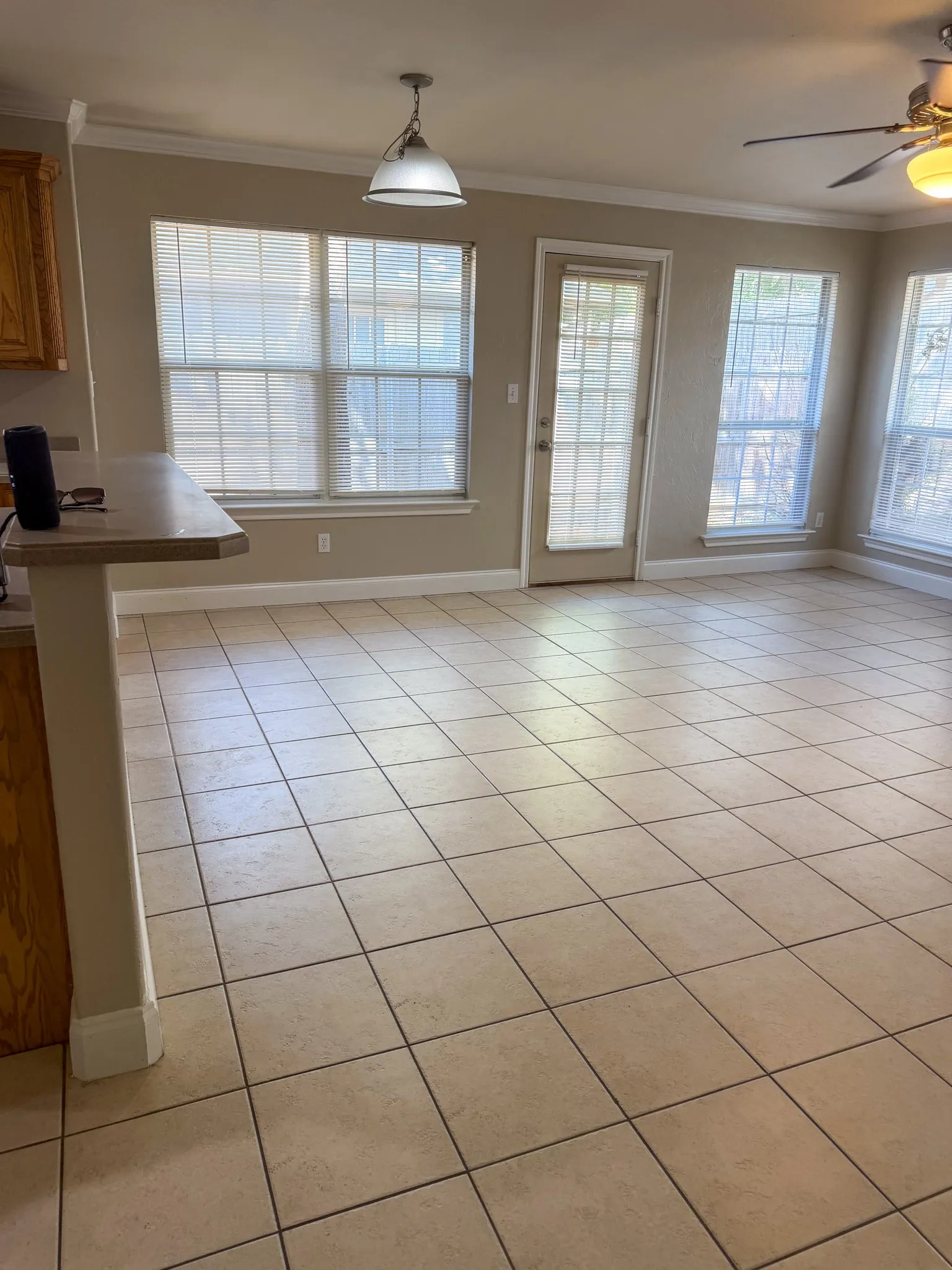 Duplex For Rent in Grayson County , 1611 Park Place, Sherman, Texas 75092, 3 Bedroom, 2 Bathroom, 1 Garage spaces, 1,316 Sqft, built in 2005, mls#21395886, Real Estate Agent in Sherman, Homes For Rent in Grayson county, Homes For Rent in Sherman, Realtor in Sherman Texas, Real Estate Brokerage Independent Realty Texas, Luminita Cordes Realtor