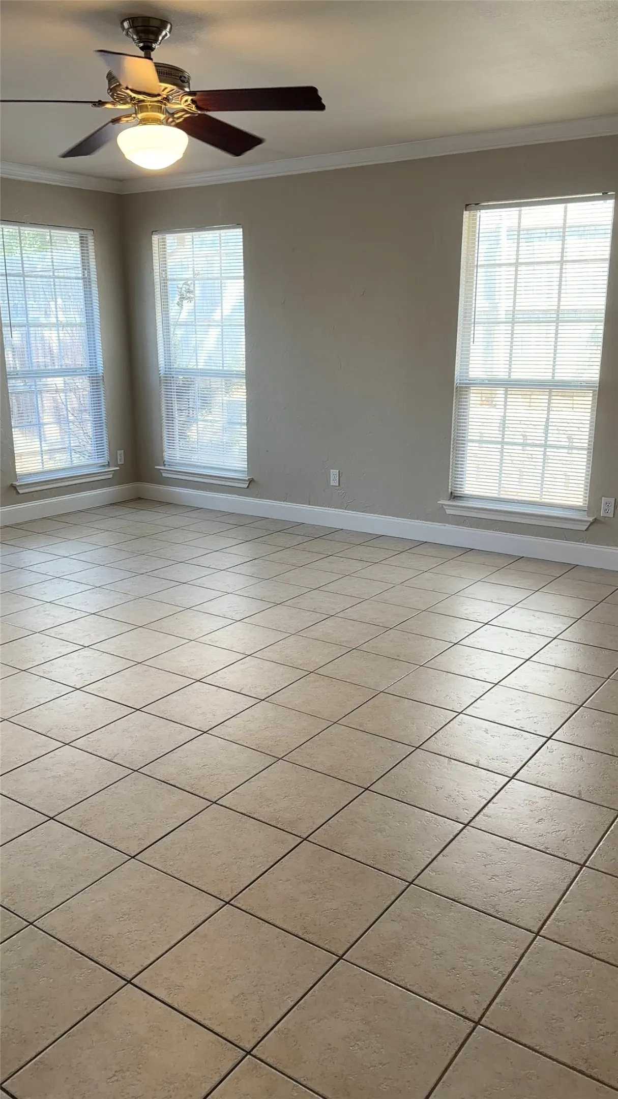 Duplex For Rent in Grayson County , 1611 Park Place, Sherman, Texas 75092, 3 Bedroom, 2 Bathroom, 1 Garage spaces, 1,316 Sqft, built in 2005, mls#21395886, Real Estate Agent in Sherman, Homes For Rent in Grayson county, Homes For Rent in Sherman, Realtor in Sherman Texas, Real Estate Brokerage Independent Realty Texas, Luminita Cordes Realtor