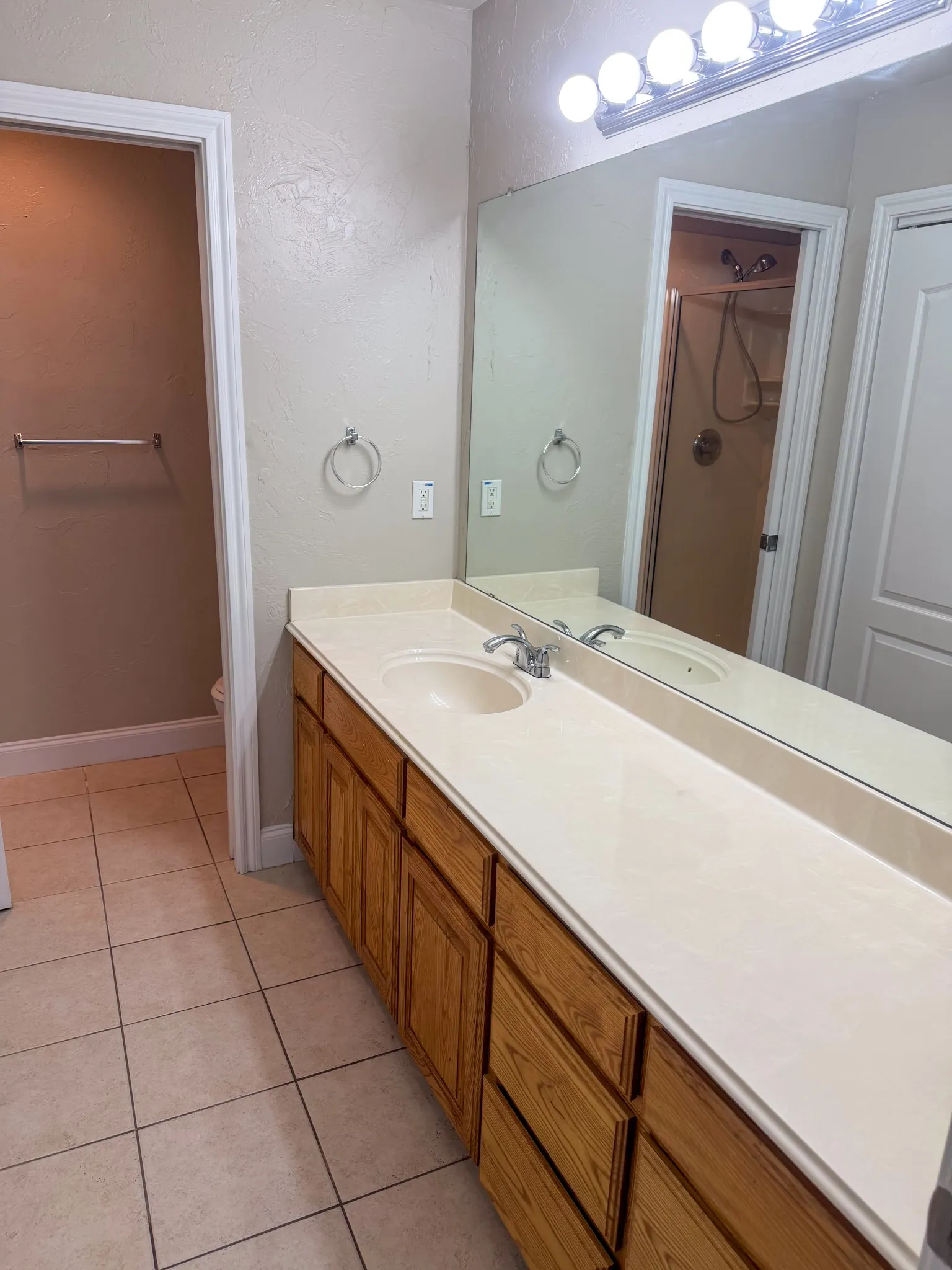 Duplex For Rent in Grayson County , 1611 Park Place, Sherman, Texas 75092, 3 Bedroom, 2 Bathroom, 1 Garage spaces, 1,316 Sqft, built in 2005, mls#21395886, Real Estate Agent in Sherman, Homes For Rent in Grayson county, Homes For Rent in Sherman, Realtor in Sherman Texas, Real Estate Brokerage Independent Realty Texas, Luminita Cordes Realtor