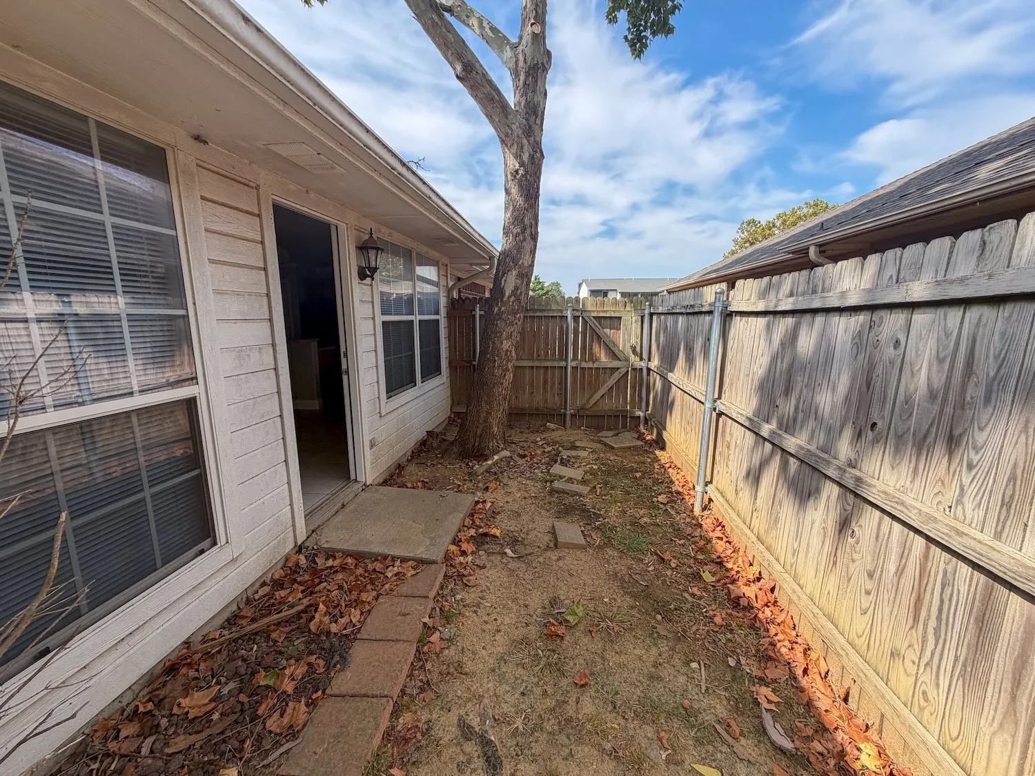 Duplex For Rent in Grayson County , 1611 Park Place, Sherman, Texas 75092, 3 Bedroom, 2 Bathroom, 1 Garage spaces, 1,316 Sqft, built in 2005, mls#21395886, Real Estate Agent in Sherman, Homes For Rent in Grayson county, Homes For Rent in Sherman, Realtor in Sherman Texas, Real Estate Brokerage Independent Realty Texas, Luminita Cordes Realtor
