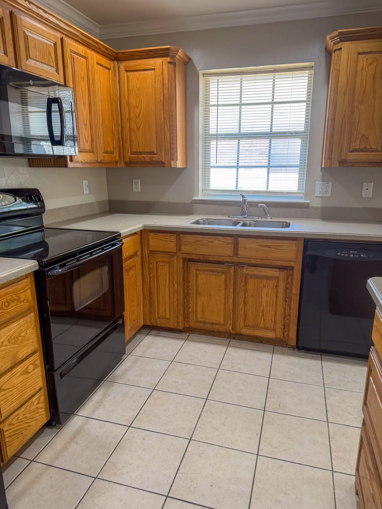 Duplex For Rent in Grayson County , 1611 Park Place, Sherman, Texas 75092, 3 Bedroom, 2 Bathroom, 1 Garage spaces, 1,316 Sqft, built in 2005, mls#21395886, Real Estate Agent in Sherman, Homes For Rent in Grayson county, Homes For Rent in Sherman, Realtor in Sherman Texas, Real Estate Brokerage Independent Realty Texas, Luminita Cordes Realtor