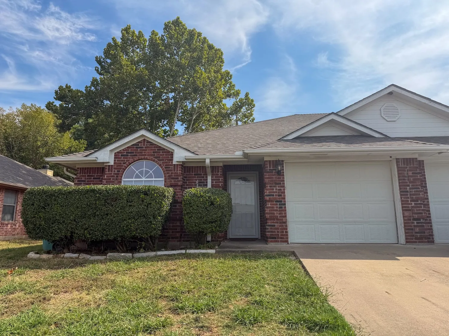 Duplex For Rent in Grayson County , 1611 Park Place, Sherman, Texas 75092, 3 Bedroom, 2 Bathroom, 1 Garage spaces, 1,316 Sqft, built in 2005, mls#21395886, Real Estate Agent in Sherman, Homes For Rent in Grayson county, Homes For Rent in Sherman, Realtor in Sherman Texas, Real Estate Brokerage Independent Realty Texas, Luminita Cordes Realtor