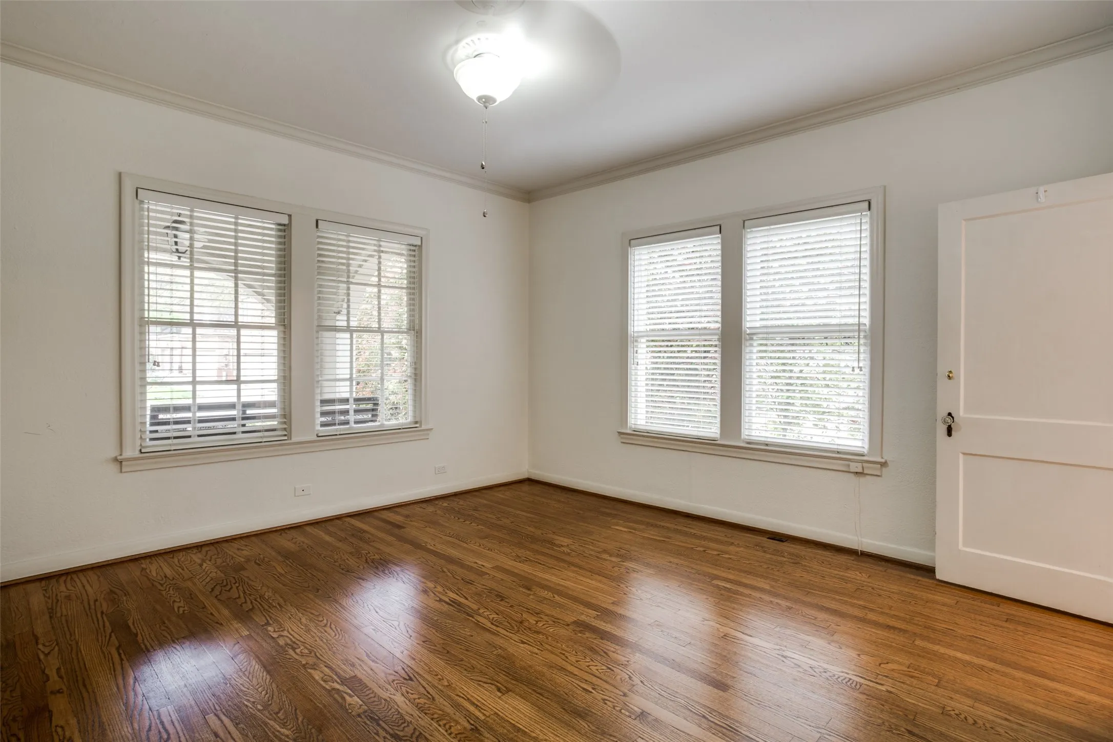 Single Family Residence For Sale in Dallas County , 4111 Normandy Avenue, University Park, Texas 75205, 4 Bedroom, 4 Bathroom, 3 Garage spaces, 3,490 Sqft, built in 1930, mls#21395859, Real Estate Agent in University Park, Homes For Sale in Dallas county, Homes For Sale in University Park, Realtor in University Park Texas, Real Estate Brokerage Independent Realty Texas, Luminita Cordes Realtor