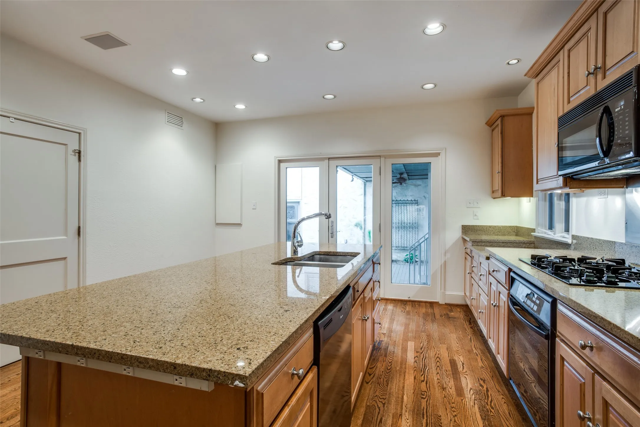 Single Family Residence For Sale in Dallas County , 4111 Normandy Avenue, University Park, Texas 75205, 4 Bedroom, 4 Bathroom, 3 Garage spaces, 3,490 Sqft, built in 1930, mls#21395859, Real Estate Agent in University Park, Homes For Sale in Dallas county, Homes For Sale in University Park, Realtor in University Park Texas, Real Estate Brokerage Independent Realty Texas, Luminita Cordes Realtor