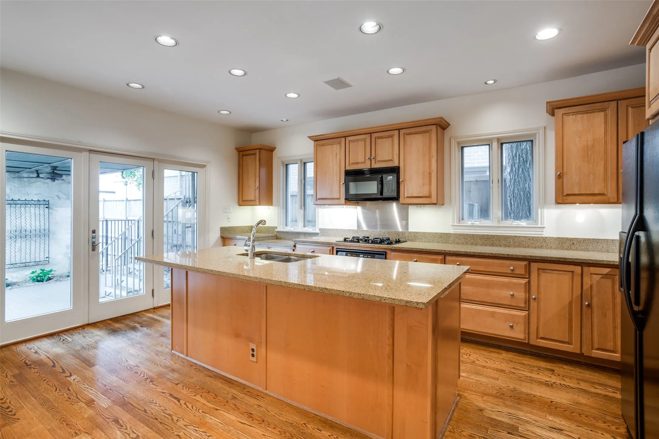 Single Family Residence For Sale in Dallas County , 4111 Normandy Avenue, University Park, Texas 75205, 4 Bedroom, 4 Bathroom, 3 Garage spaces, 3,490 Sqft, built in 1930, mls#21395859, Real Estate Agent in University Park, Homes For Sale in Dallas county, Homes For Sale in University Park, Realtor in University Park Texas, Real Estate Brokerage Independent Realty Texas, Luminita Cordes Realtor