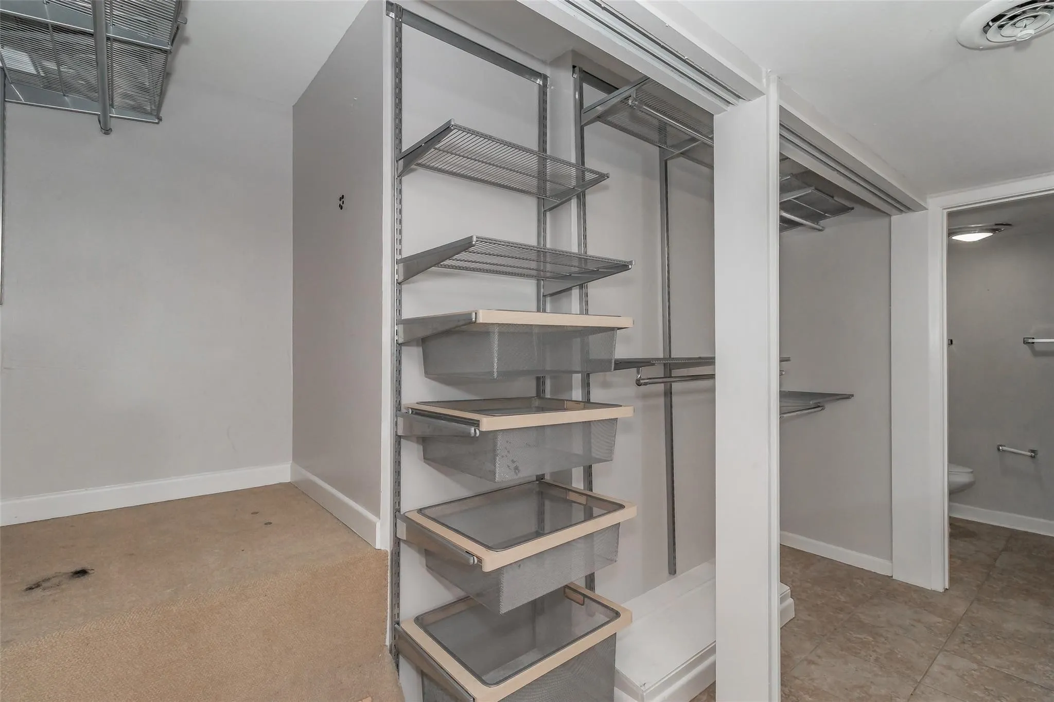 Adjustable wire shelving system with integrated wire mesh drawers and hanging rods