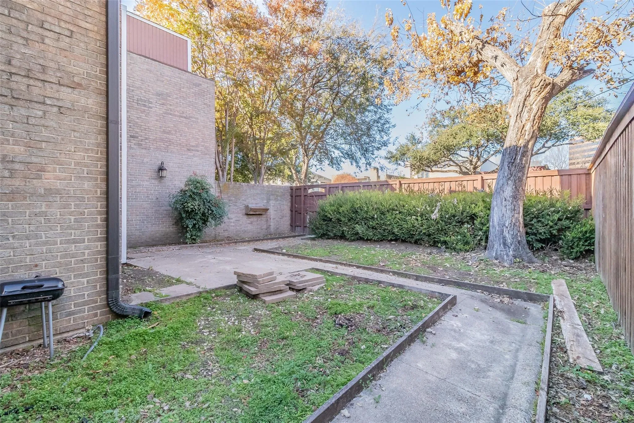 Brick exterior with an outdoor wall-mounted light fixture