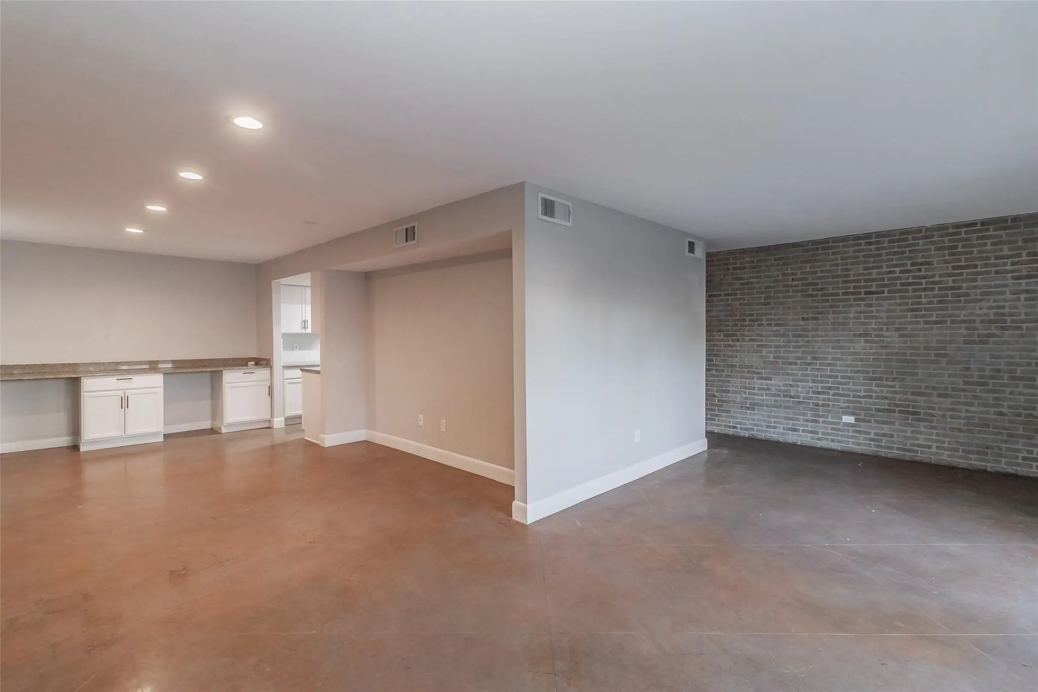 Single Family Residence For Rent in Dallas County , 4930 Thunder Road, Dallas, Texas 75244, 3 Bedroom, 3 Bathroom, 2 Garage spaces, 2,090 Sqft, built in 1973, mls#21395890, Real Estate Agent in Dallas, Homes For Rent in Dallas county, Homes For Rent in Dallas, Realtor in Dallas Texas, Real Estate Brokerage Independent Realty Texas, Luminita Cordes Realtor