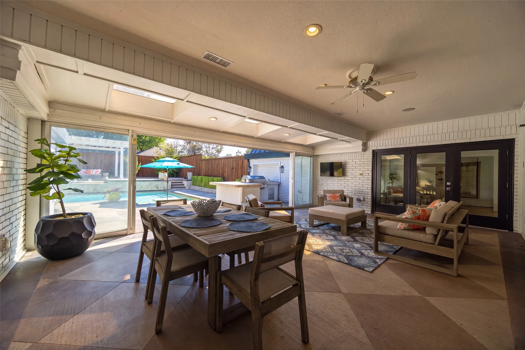 Single Family Residence For Sale in Dallas County , 6946 Forest Glade Circle, Dallas, Texas 75230, 5 Bedroom, 5 Bathroom, 2 Garage spaces, 3,788 Sqft, built in 1972, mls#21395482, Real Estate Agent in Dallas, Homes For Sale in Dallas county, Homes For Sale in Dallas, Realtor in Dallas Texas, Real Estate Brokerage Independent Realty Texas, Luminita Cordes Realtor