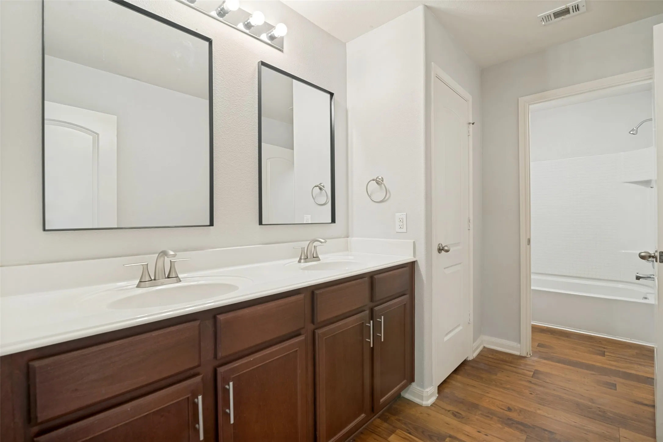 Single Family Residence For Sale in Kaufman County , 2045 Gardenia Drive, Forney, Texas 75126, 5 Bedroom, 3 Bathroom, 2 Garage spaces, 2,744 Sqft, built in 2014, mls#21395899, Real Estate Agent in Forney, Homes For Sale in Kaufman county, Homes For Sale in Forney, Realtor in Forney Texas, Real Estate Brokerage Independent Realty Texas, Luminita Cordes Realtor