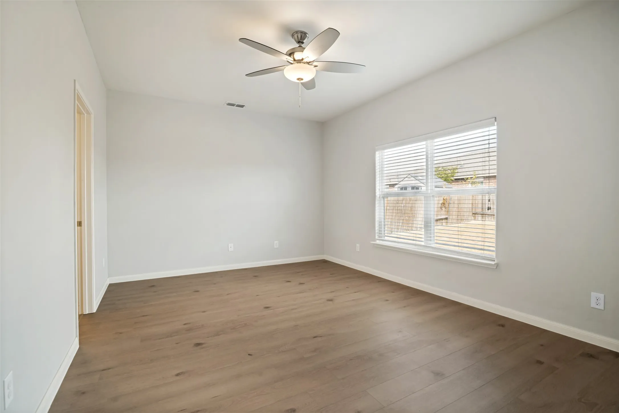 Single Family Residence For Sale in Kaufman County , 2045 Gardenia Drive, Forney, Texas 75126, 5 Bedroom, 3 Bathroom, 2 Garage spaces, 2,744 Sqft, built in 2014, mls#21395899, Real Estate Agent in Forney, Homes For Sale in Kaufman county, Homes For Sale in Forney, Realtor in Forney Texas, Real Estate Brokerage Independent Realty Texas, Luminita Cordes Realtor