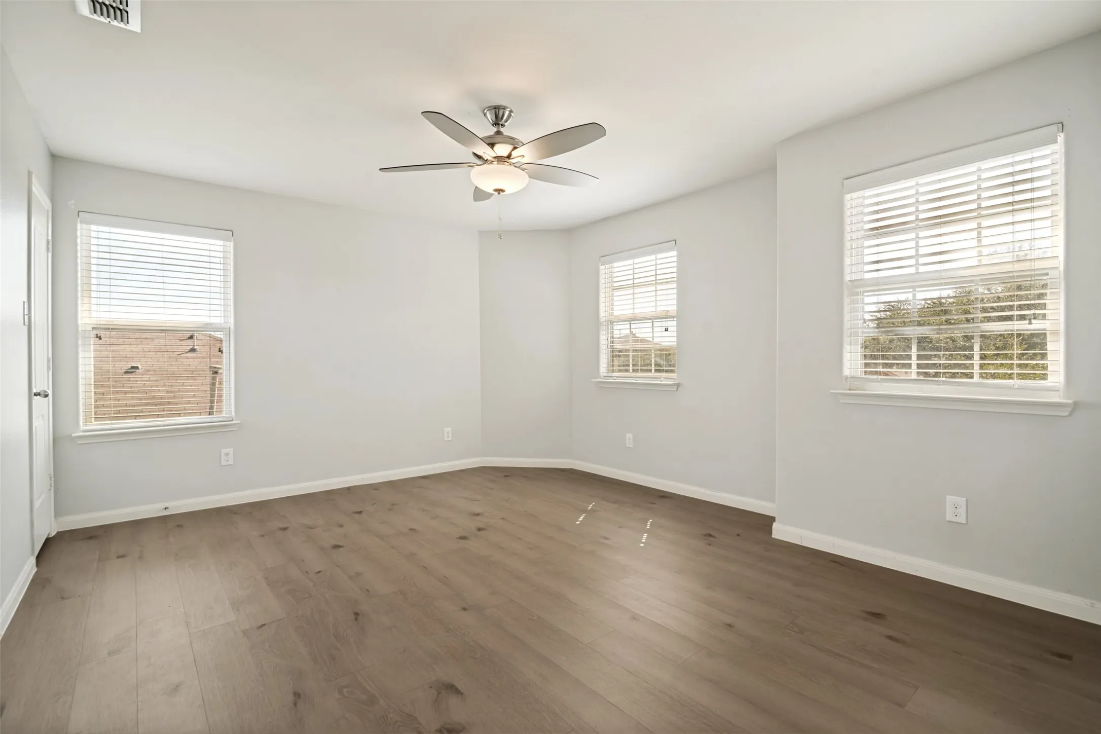 Single Family Residence For Sale in Kaufman County , 2045 Gardenia Drive, Forney, Texas 75126, 5 Bedroom, 3 Bathroom, 2 Garage spaces, 2,744 Sqft, built in 2014, mls#21395899, Real Estate Agent in Forney, Homes For Sale in Kaufman county, Homes For Sale in Forney, Realtor in Forney Texas, Real Estate Brokerage Independent Realty Texas, Luminita Cordes Realtor
