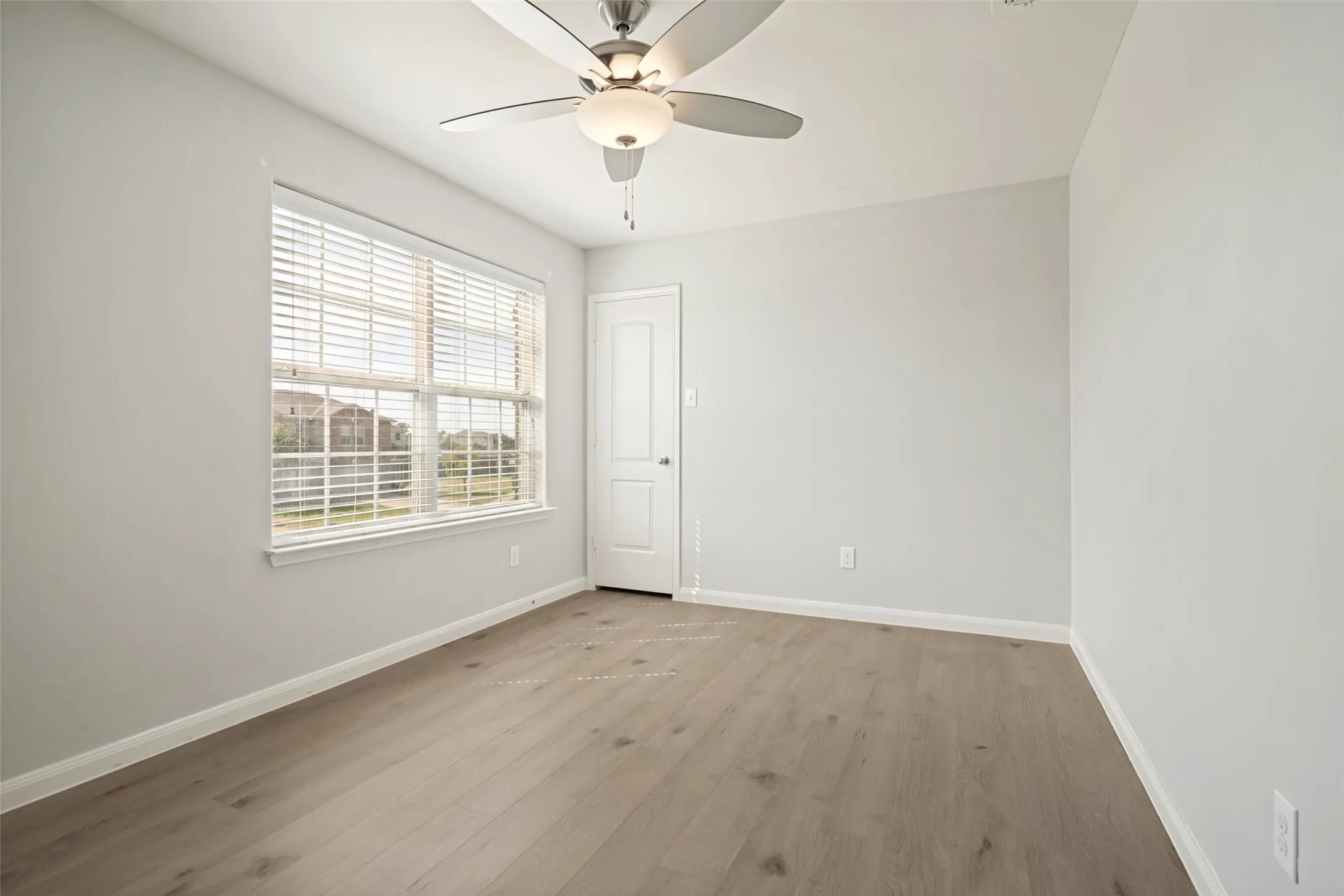 Single Family Residence For Sale in Kaufman County , 2045 Gardenia Drive, Forney, Texas 75126, 5 Bedroom, 3 Bathroom, 2 Garage spaces, 2,744 Sqft, built in 2014, mls#21395899, Real Estate Agent in Forney, Homes For Sale in Kaufman county, Homes For Sale in Forney, Realtor in Forney Texas, Real Estate Brokerage Independent Realty Texas, Luminita Cordes Realtor