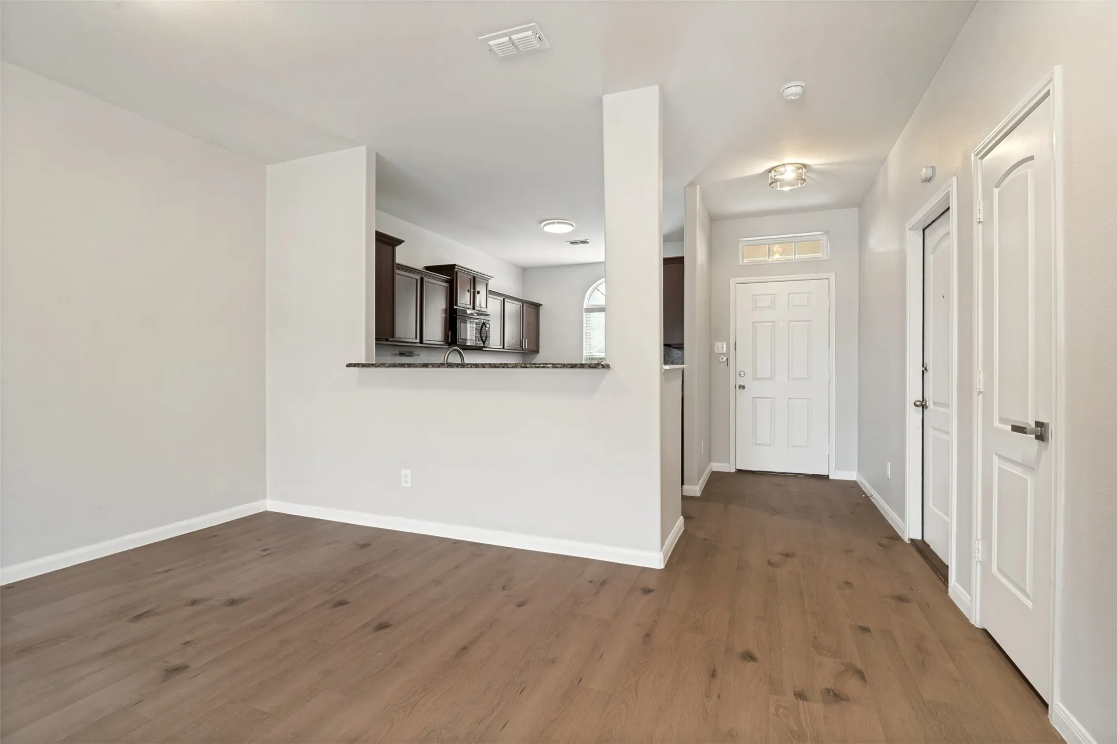 Single Family Residence For Sale in Kaufman County , 2045 Gardenia Drive, Forney, Texas 75126, 5 Bedroom, 3 Bathroom, 2 Garage spaces, 2,744 Sqft, built in 2014, mls#21395899, Real Estate Agent in Forney, Homes For Sale in Kaufman county, Homes For Sale in Forney, Realtor in Forney Texas, Real Estate Brokerage Independent Realty Texas, Luminita Cordes Realtor