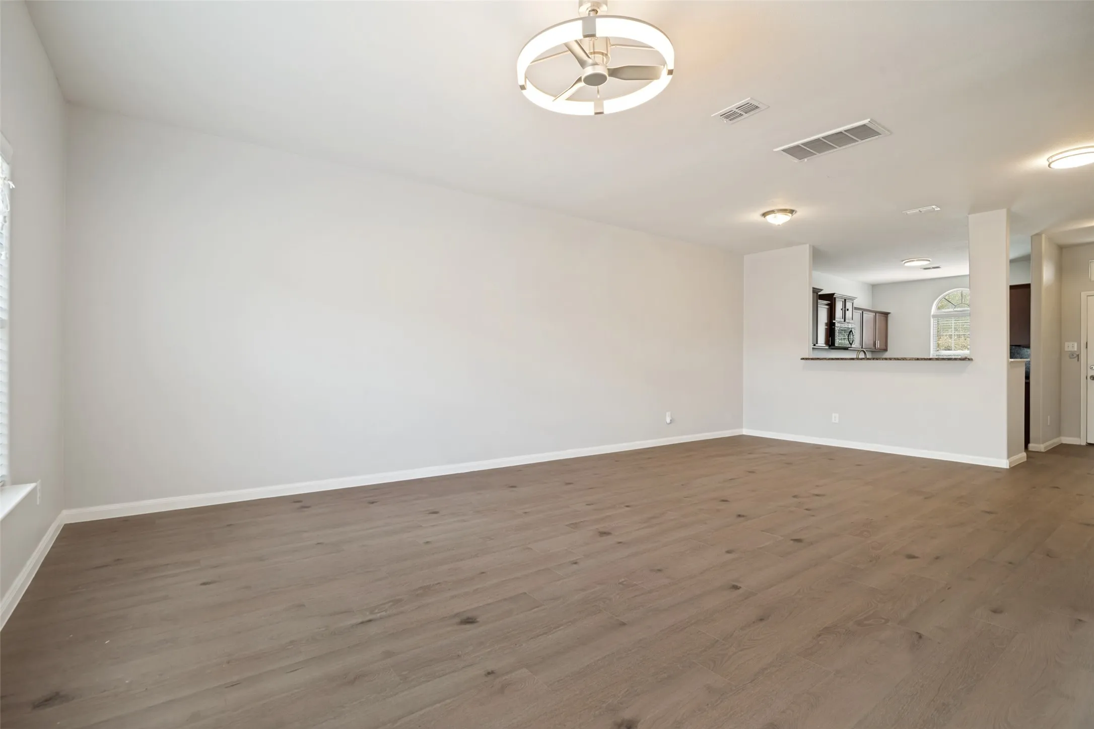 Single Family Residence For Sale in Kaufman County , 2045 Gardenia Drive, Forney, Texas 75126, 5 Bedroom, 3 Bathroom, 2 Garage spaces, 2,744 Sqft, built in 2014, mls#21395899, Real Estate Agent in Forney, Homes For Sale in Kaufman county, Homes For Sale in Forney, Realtor in Forney Texas, Real Estate Brokerage Independent Realty Texas, Luminita Cordes Realtor