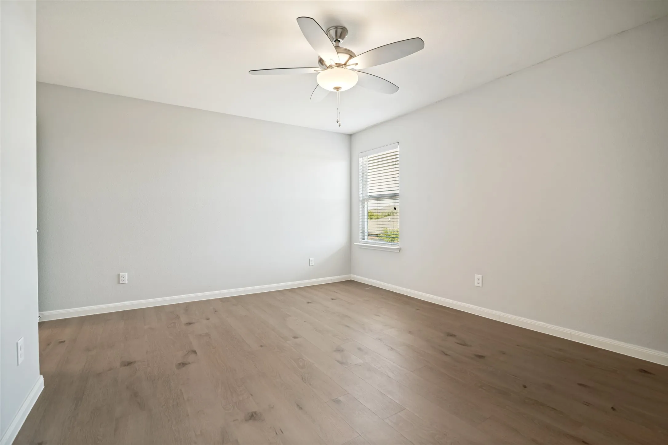 Single Family Residence For Sale in Kaufman County , 2045 Gardenia Drive, Forney, Texas 75126, 5 Bedroom, 3 Bathroom, 2 Garage spaces, 2,744 Sqft, built in 2014, mls#21395899, Real Estate Agent in Forney, Homes For Sale in Kaufman county, Homes For Sale in Forney, Realtor in Forney Texas, Real Estate Brokerage Independent Realty Texas, Luminita Cordes Realtor