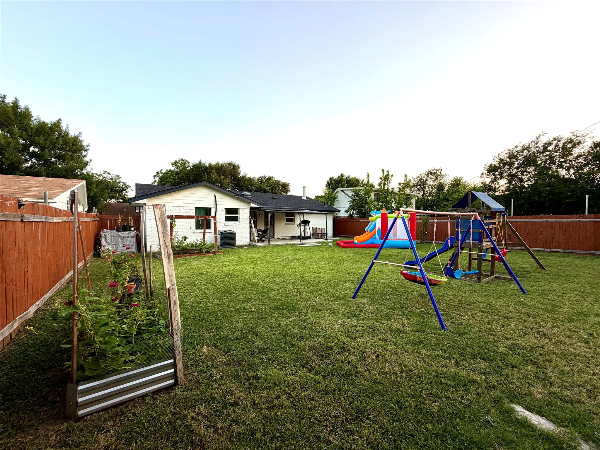 Single Family Residence For Sale in Dallas County , 1209 Rosewood Hills Drive, Garland, Texas 75040, 3 Bedroom, 2 Bathroom, Garage spaces, 1,524 Sqft, built in 1964, mls#21395542, Real Estate Agent in Garland, Homes For Sale in Dallas county, Homes For Sale in Garland, Realtor in Garland Texas, Real Estate Brokerage Independent Realty Texas, Luminita Cordes Realtor