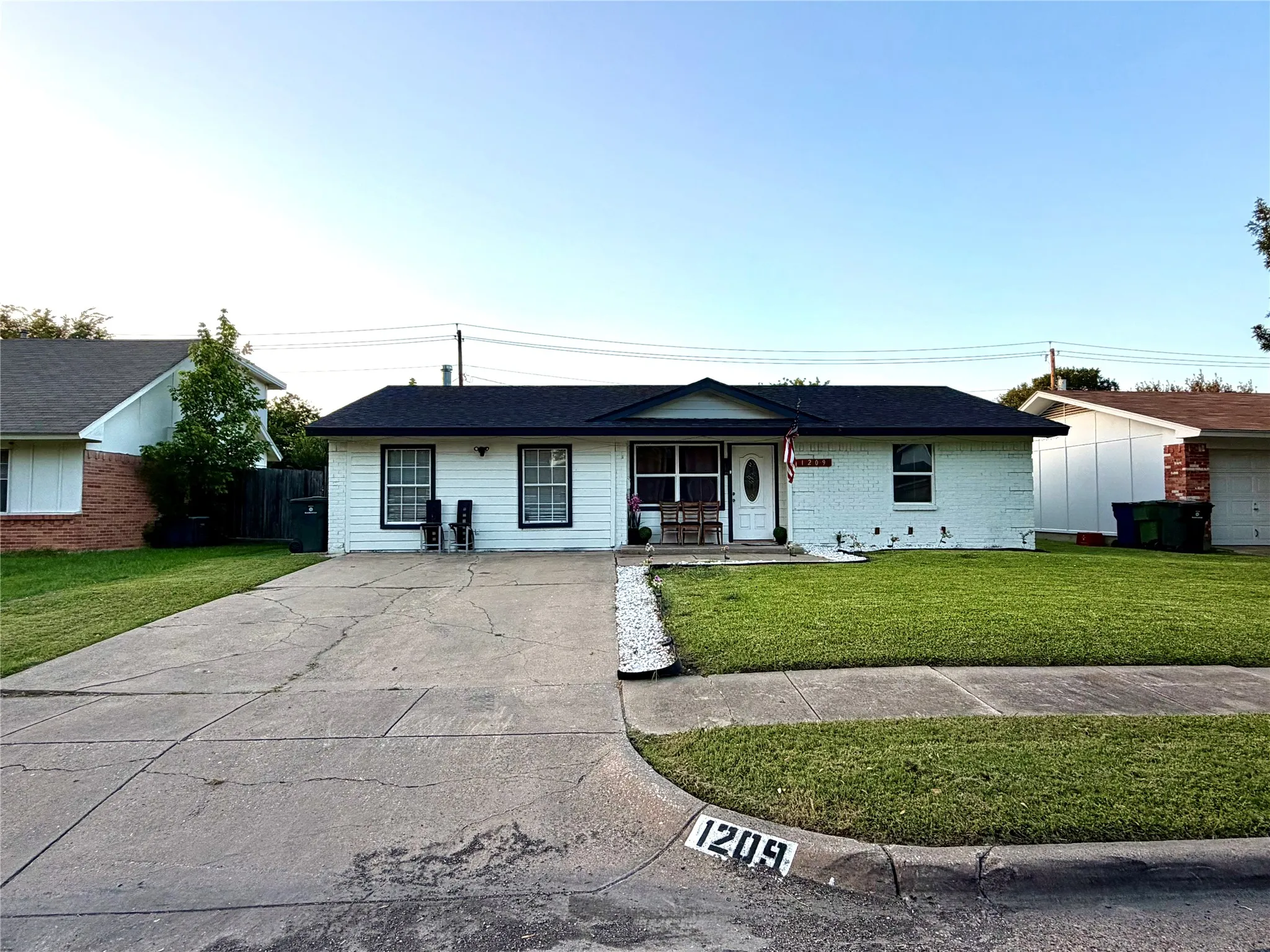 Single Family Residence For Sale in Dallas County , 1209 Rosewood Hills Drive, Garland, Texas 75040, 3 Bedroom, 2 Bathroom, Garage spaces, 1,524 Sqft, built in 1964, mls#21395542, Real Estate Agent in Garland, Homes For Sale in Dallas county, Homes For Sale in Garland, Realtor in Garland Texas, Real Estate Brokerage Independent Realty Texas, Luminita Cordes Realtor