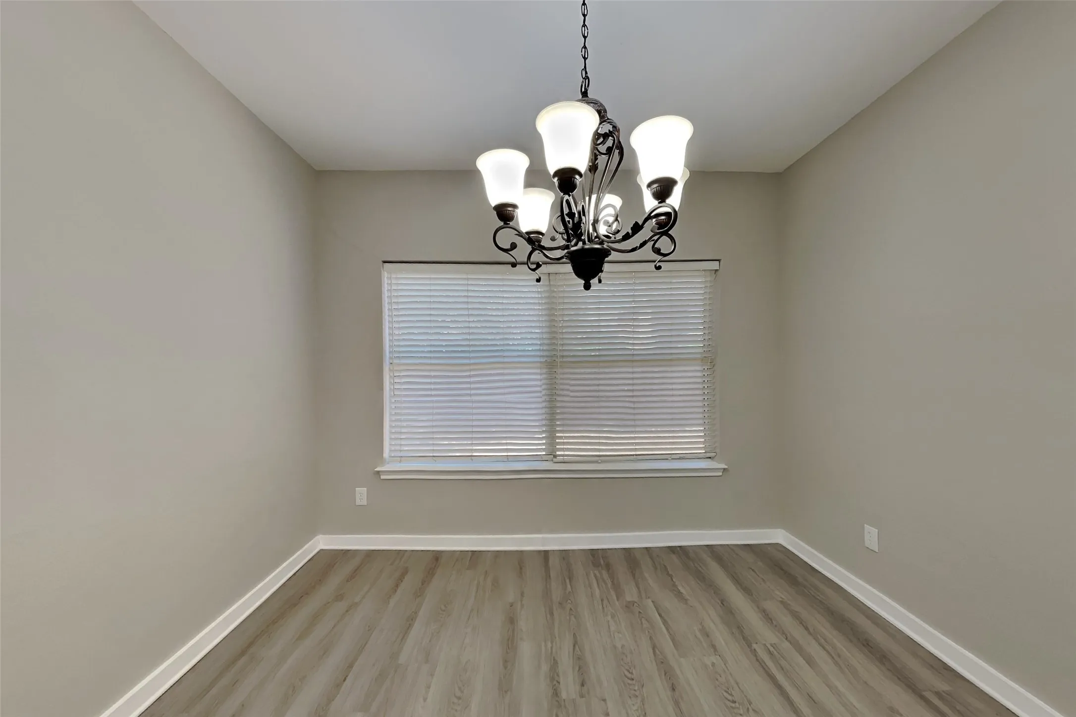 Single Family Residence For Rent in Tarrant County , 637 Crystal Brook Drive, Saginaw, Texas 76179, 4 Bedroom, 3 Bathroom, 2 Garage spaces, 2,095 Sqft, built in 1999, mls#21395897, Real Estate Agent in Saginaw, Homes For Rent in Tarrant county, Homes For Rent in Saginaw, Realtor in Saginaw Texas, Real Estate Brokerage Independent Realty Texas, Luminita Cordes Realtor