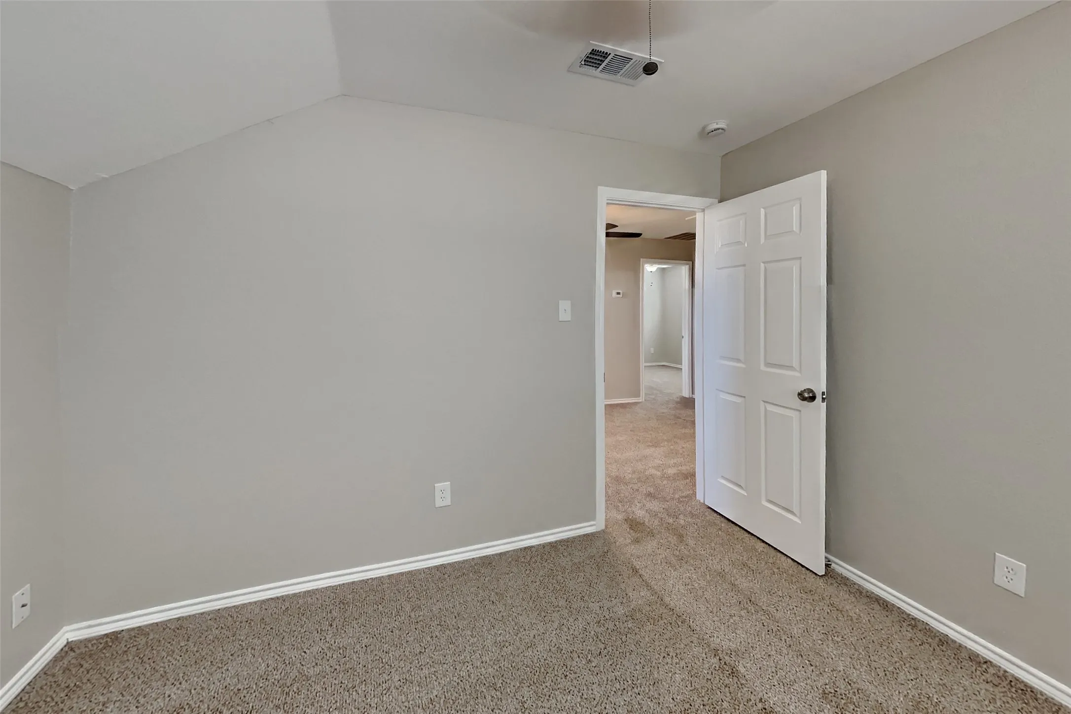 Single Family Residence For Rent in Tarrant County , 637 Crystal Brook Drive, Saginaw, Texas 76179, 4 Bedroom, 3 Bathroom, 2 Garage spaces, 2,095 Sqft, built in 1999, mls#21395897, Real Estate Agent in Saginaw, Homes For Rent in Tarrant county, Homes For Rent in Saginaw, Realtor in Saginaw Texas, Real Estate Brokerage Independent Realty Texas, Luminita Cordes Realtor