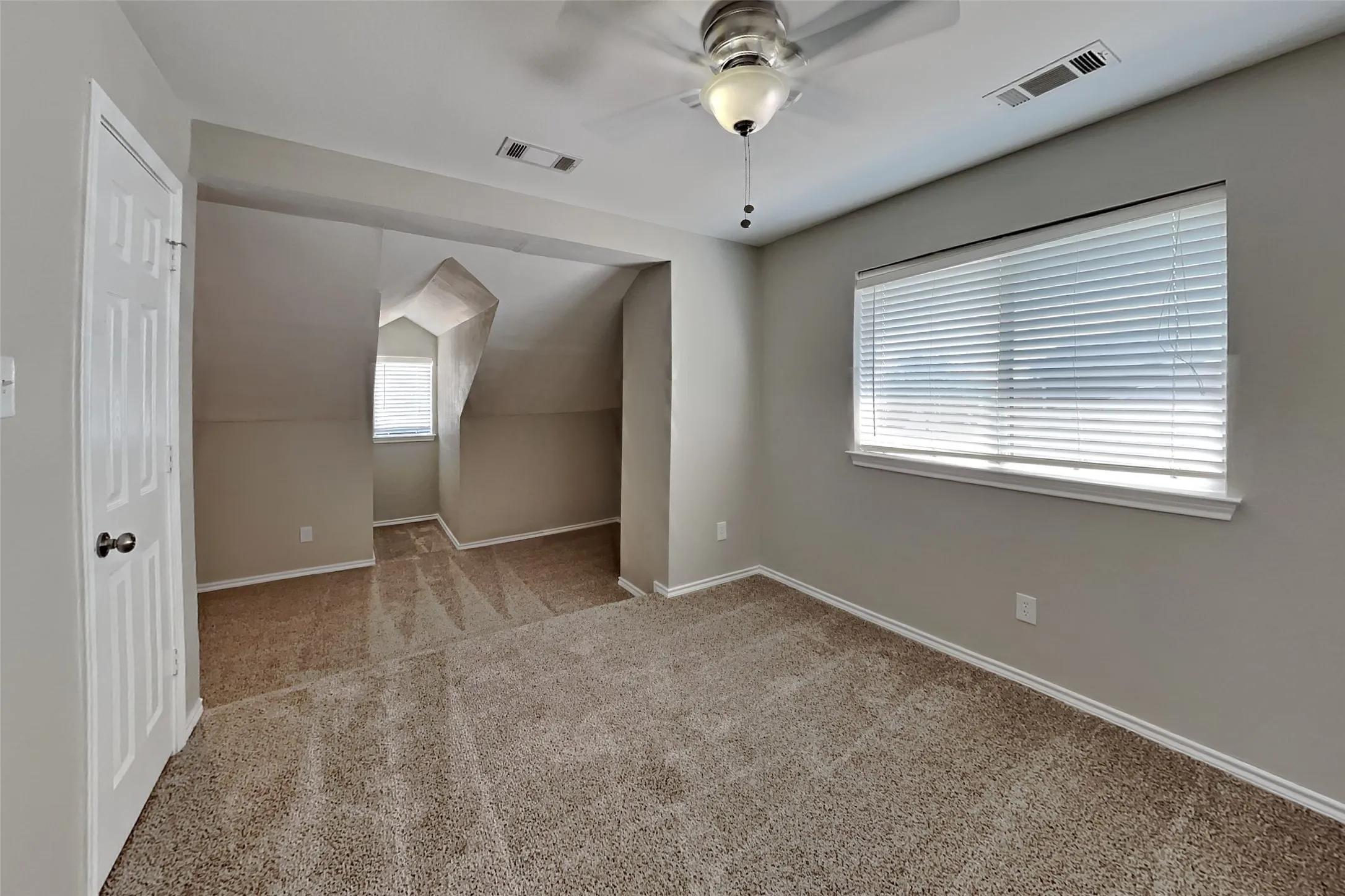 Single Family Residence For Rent in Tarrant County , 637 Crystal Brook Drive, Saginaw, Texas 76179, 4 Bedroom, 3 Bathroom, 2 Garage spaces, 2,095 Sqft, built in 1999, mls#21395897, Real Estate Agent in Saginaw, Homes For Rent in Tarrant county, Homes For Rent in Saginaw, Realtor in Saginaw Texas, Real Estate Brokerage Independent Realty Texas, Luminita Cordes Realtor