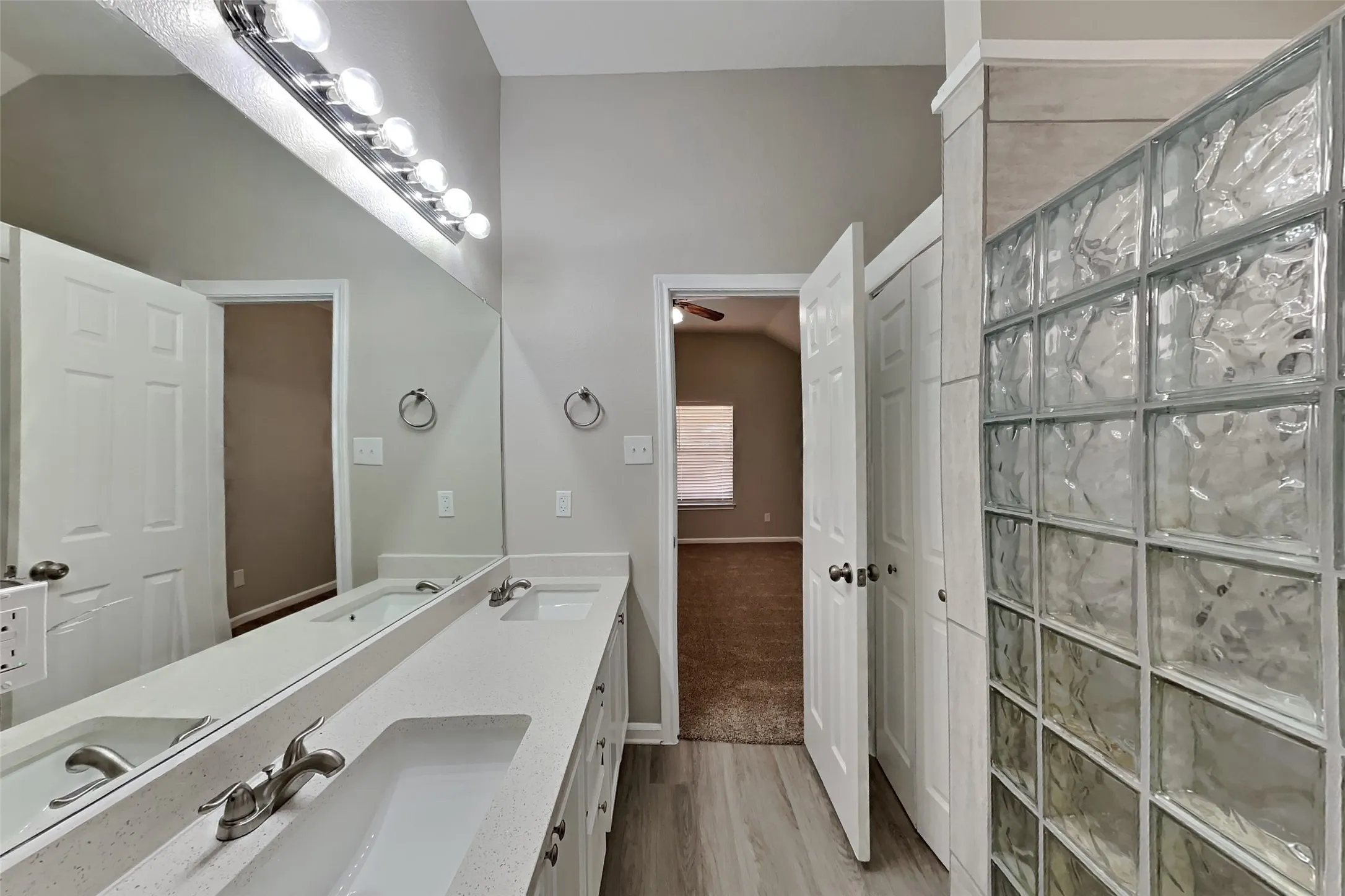 Single Family Residence For Rent in Tarrant County , 637 Crystal Brook Drive, Saginaw, Texas 76179, 4 Bedroom, 3 Bathroom, 2 Garage spaces, 2,095 Sqft, built in 1999, mls#21395897, Real Estate Agent in Saginaw, Homes For Rent in Tarrant county, Homes For Rent in Saginaw, Realtor in Saginaw Texas, Real Estate Brokerage Independent Realty Texas, Luminita Cordes Realtor