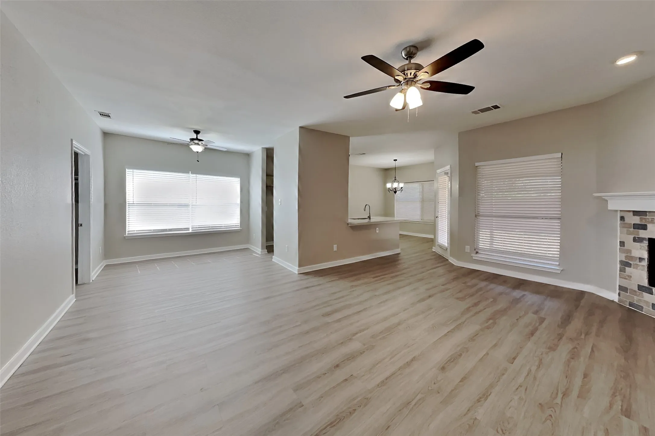 Single Family Residence For Rent in Tarrant County , 637 Crystal Brook Drive, Saginaw, Texas 76179, 4 Bedroom, 3 Bathroom, 2 Garage spaces, 2,095 Sqft, built in 1999, mls#21395897, Real Estate Agent in Saginaw, Homes For Rent in Tarrant county, Homes For Rent in Saginaw, Realtor in Saginaw Texas, Real Estate Brokerage Independent Realty Texas, Luminita Cordes Realtor