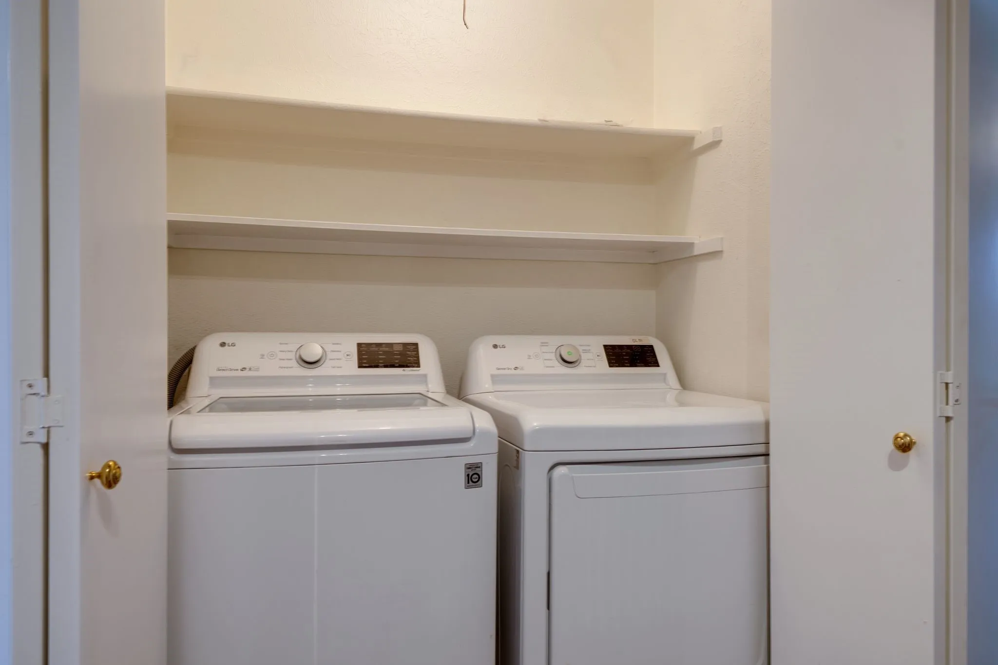 Condominium For Rent in Dallas County , 234 Samuel Boulevard P6, Coppell, Texas 75019, 2 Bedroom, 2 Bathroom, Garage spaces, 1,188 Sqft, built in 1984, mls#21392353, Real Estate Agent in Coppell, Homes For Rent in Dallas county, Homes For Rent in Coppell, Realtor in Coppell Texas, Real Estate Brokerage Independent Realty Texas, Luminita Cordes Realtor