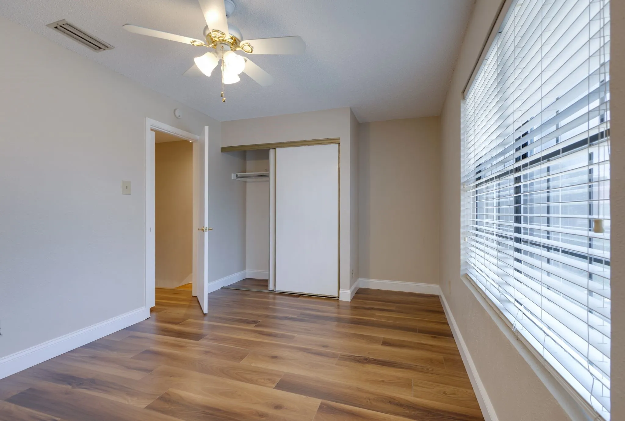 Condominium For Rent in Dallas County , 234 Samuel Boulevard P6, Coppell, Texas 75019, 2 Bedroom, 2 Bathroom, Garage spaces, 1,188 Sqft, built in 1984, mls#21392353, Real Estate Agent in Coppell, Homes For Rent in Dallas county, Homes For Rent in Coppell, Realtor in Coppell Texas, Real Estate Brokerage Independent Realty Texas, Luminita Cordes Realtor