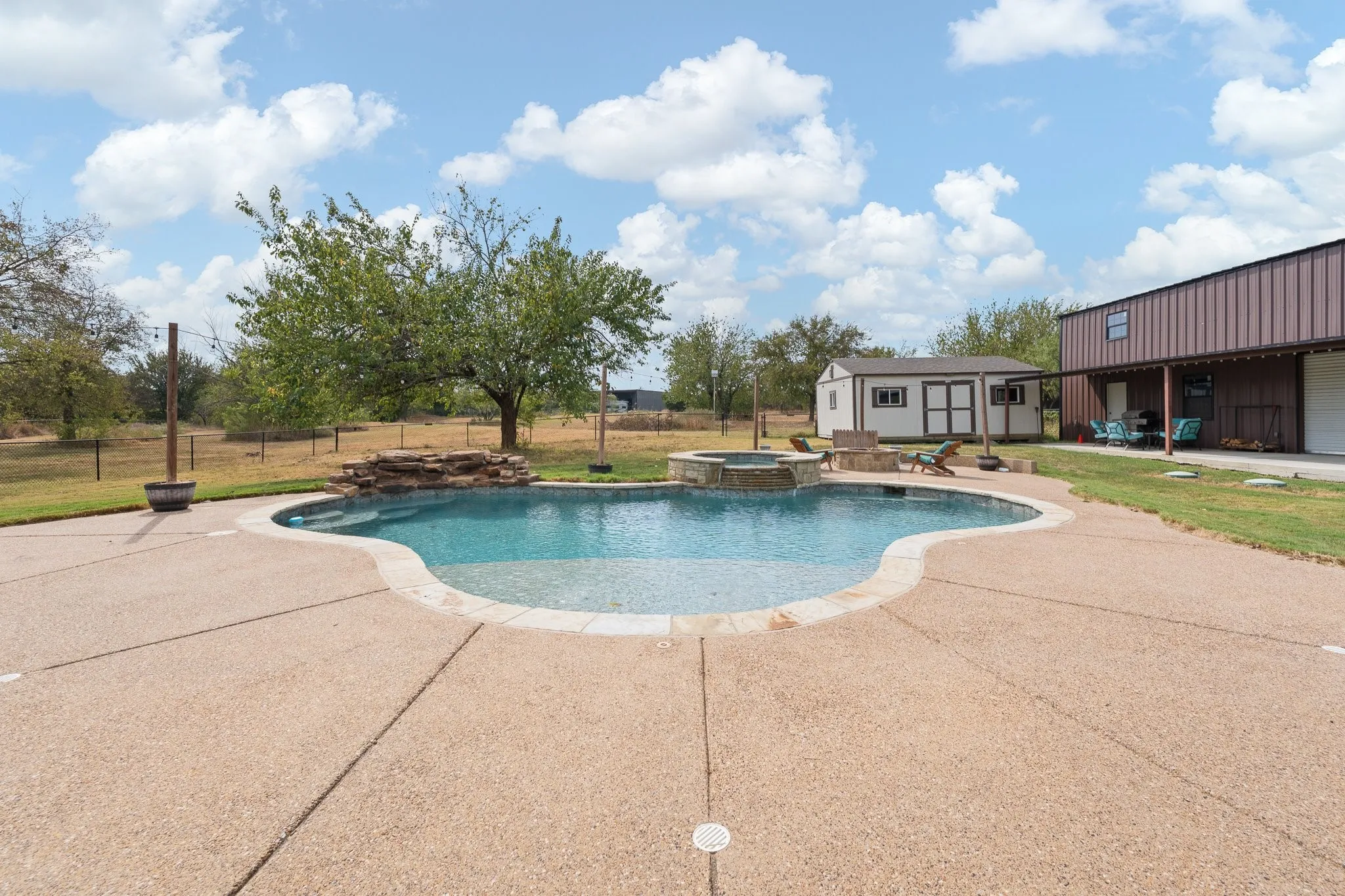 Single Family Residence For Sale in Johnson County , 2533 Lime Court, Burleson, Texas 76028, 4 Bedroom, 3 Bathroom, 2 Garage spaces, 2,447 Sqft, built in 2018, mls#21393356, Real Estate Agent in Burleson, Homes For Sale in Johnson county, Homes For Sale in Burleson, Realtor in Burleson Texas, Real Estate Brokerage Independent Realty Texas, Luminita Cordes Realtor