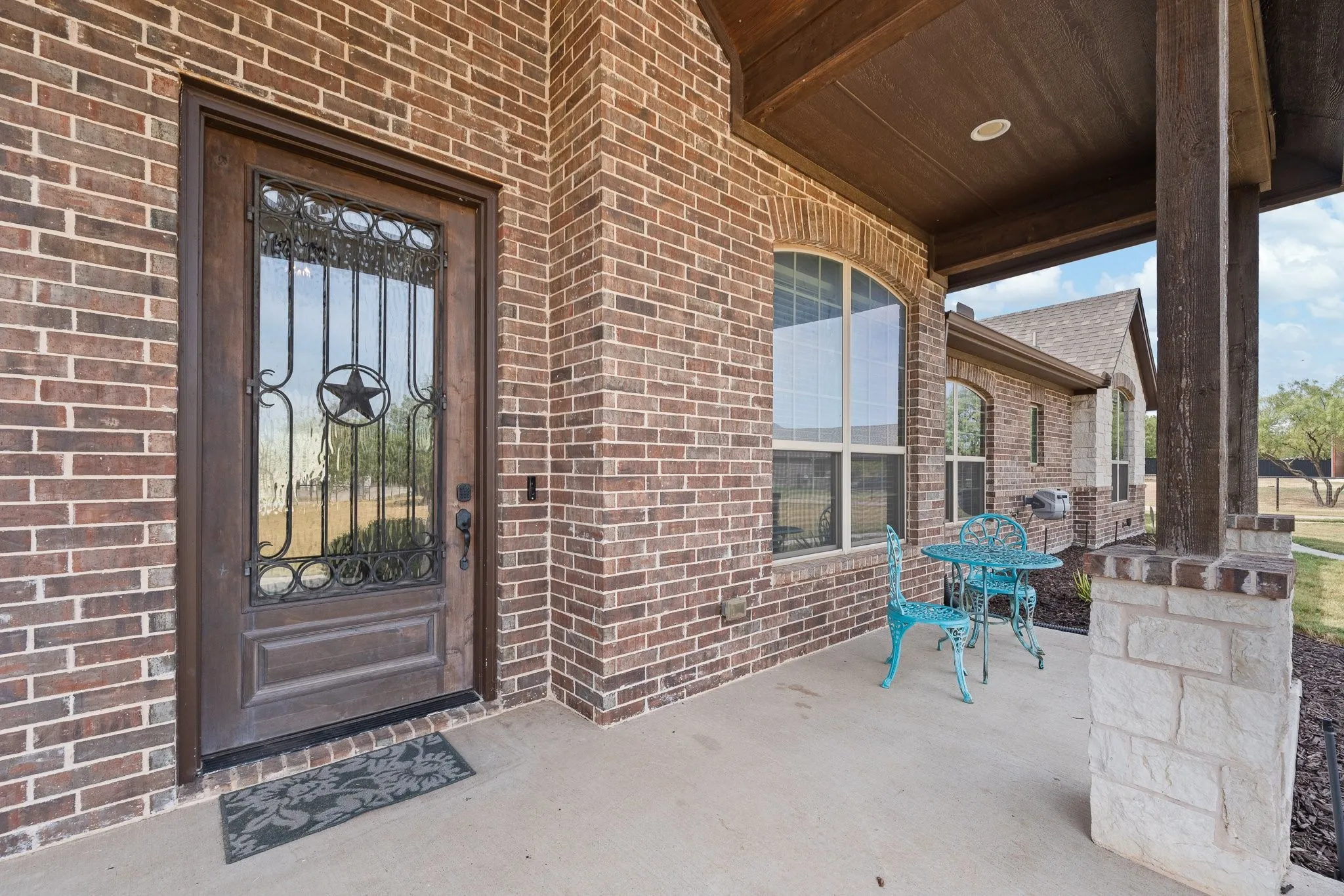 Single Family Residence For Sale in Johnson County , 2533 Lime Court, Burleson, Texas 76028, 4 Bedroom, 3 Bathroom, 2 Garage spaces, 2,447 Sqft, built in 2018, mls#21393356, Real Estate Agent in Burleson, Homes For Sale in Johnson county, Homes For Sale in Burleson, Realtor in Burleson Texas, Real Estate Brokerage Independent Realty Texas, Luminita Cordes Realtor