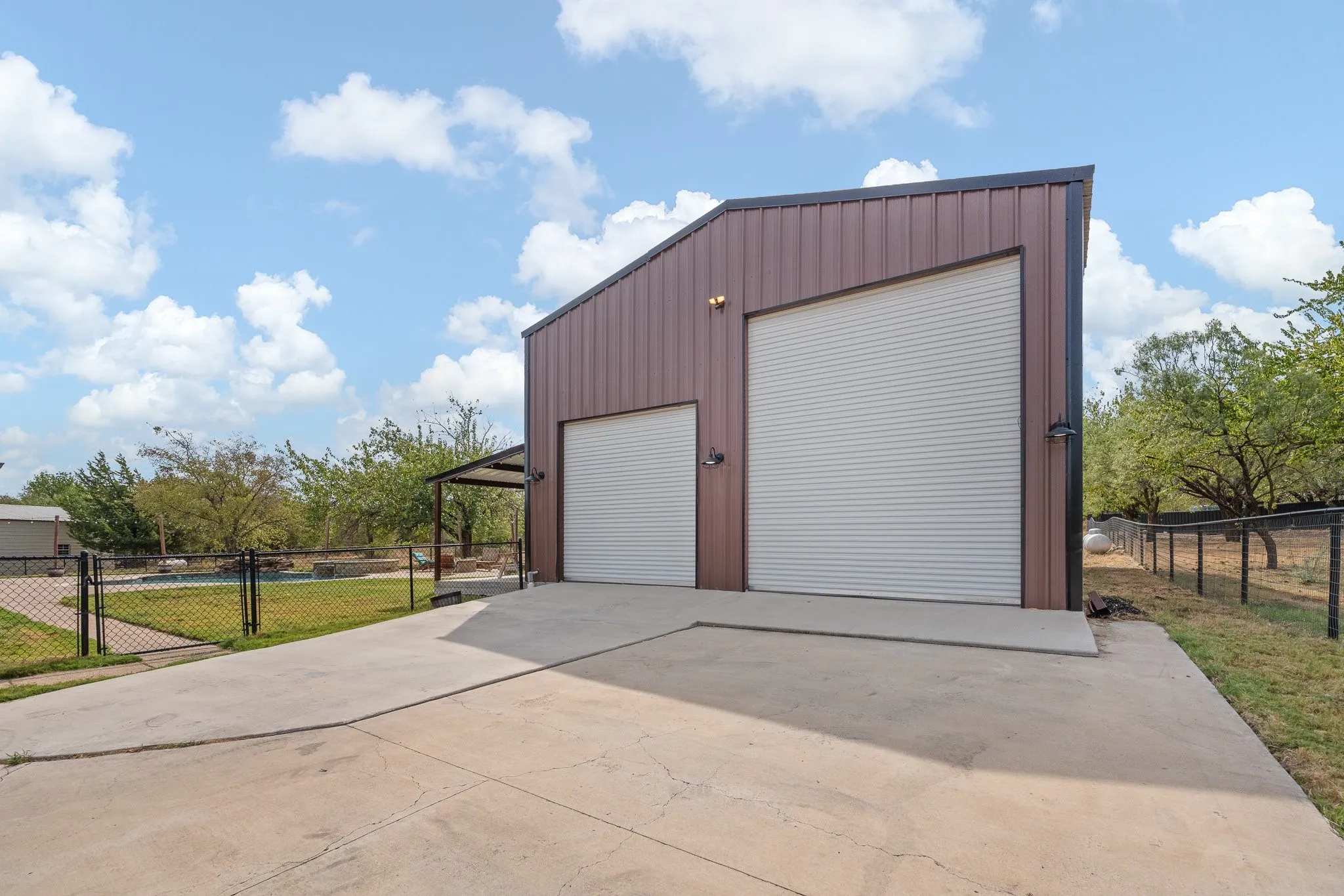 Single Family Residence For Sale in Johnson County , 2533 Lime Court, Burleson, Texas 76028, 4 Bedroom, 3 Bathroom, 2 Garage spaces, 2,447 Sqft, built in 2018, mls#21393356, Real Estate Agent in Burleson, Homes For Sale in Johnson county, Homes For Sale in Burleson, Realtor in Burleson Texas, Real Estate Brokerage Independent Realty Texas, Luminita Cordes Realtor