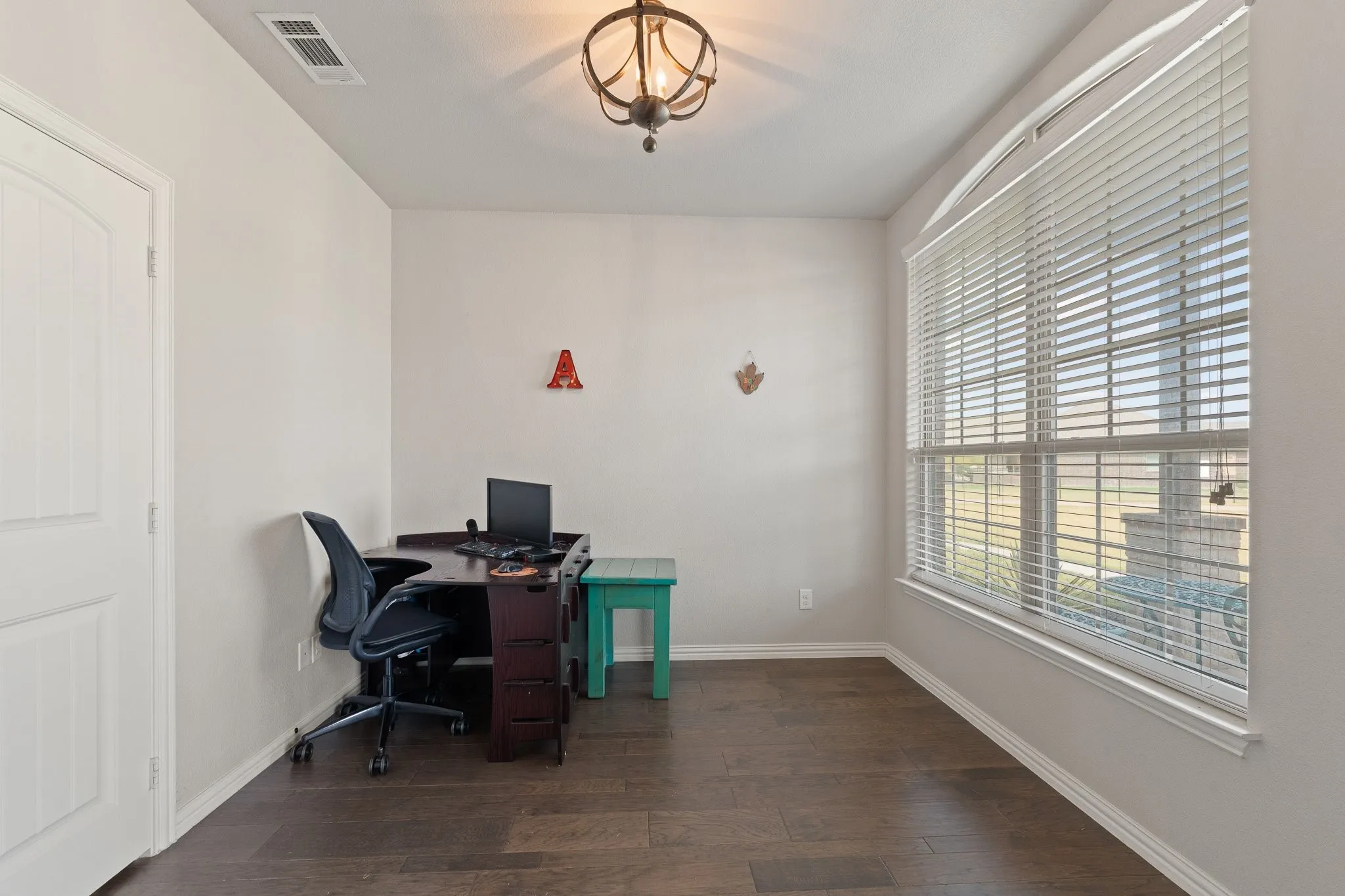 Single Family Residence For Sale in Johnson County , 2533 Lime Court, Burleson, Texas 76028, 4 Bedroom, 3 Bathroom, 2 Garage spaces, 2,447 Sqft, built in 2018, mls#21393356, Real Estate Agent in Burleson, Homes For Sale in Johnson county, Homes For Sale in Burleson, Realtor in Burleson Texas, Real Estate Brokerage Independent Realty Texas, Luminita Cordes Realtor