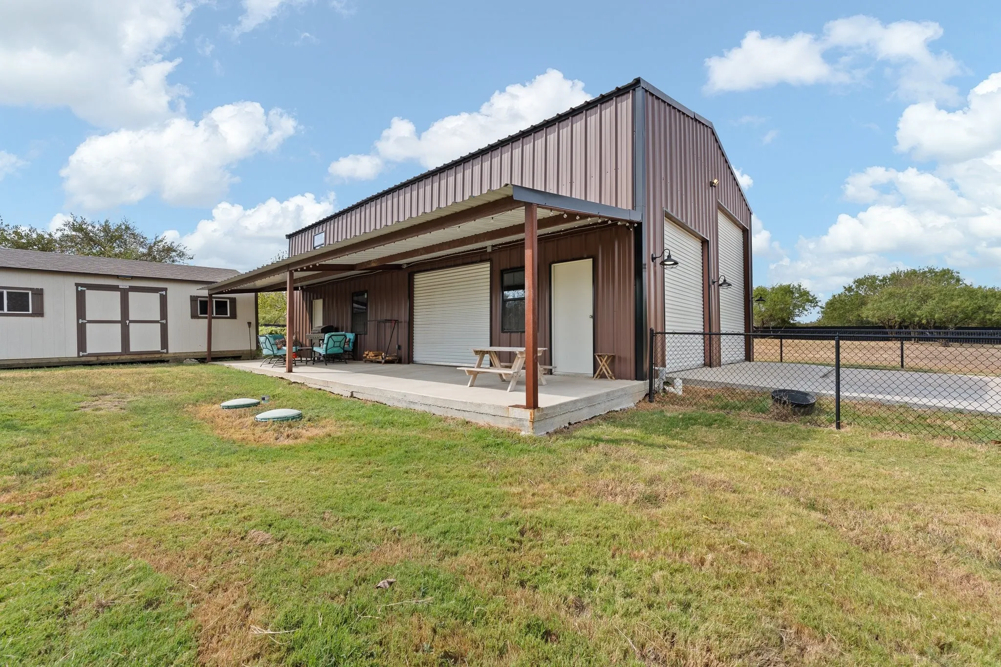 Single Family Residence For Sale in Johnson County , 2533 Lime Court, Burleson, Texas 76028, 4 Bedroom, 3 Bathroom, 2 Garage spaces, 2,447 Sqft, built in 2018, mls#21393356, Real Estate Agent in Burleson, Homes For Sale in Johnson county, Homes For Sale in Burleson, Realtor in Burleson Texas, Real Estate Brokerage Independent Realty Texas, Luminita Cordes Realtor