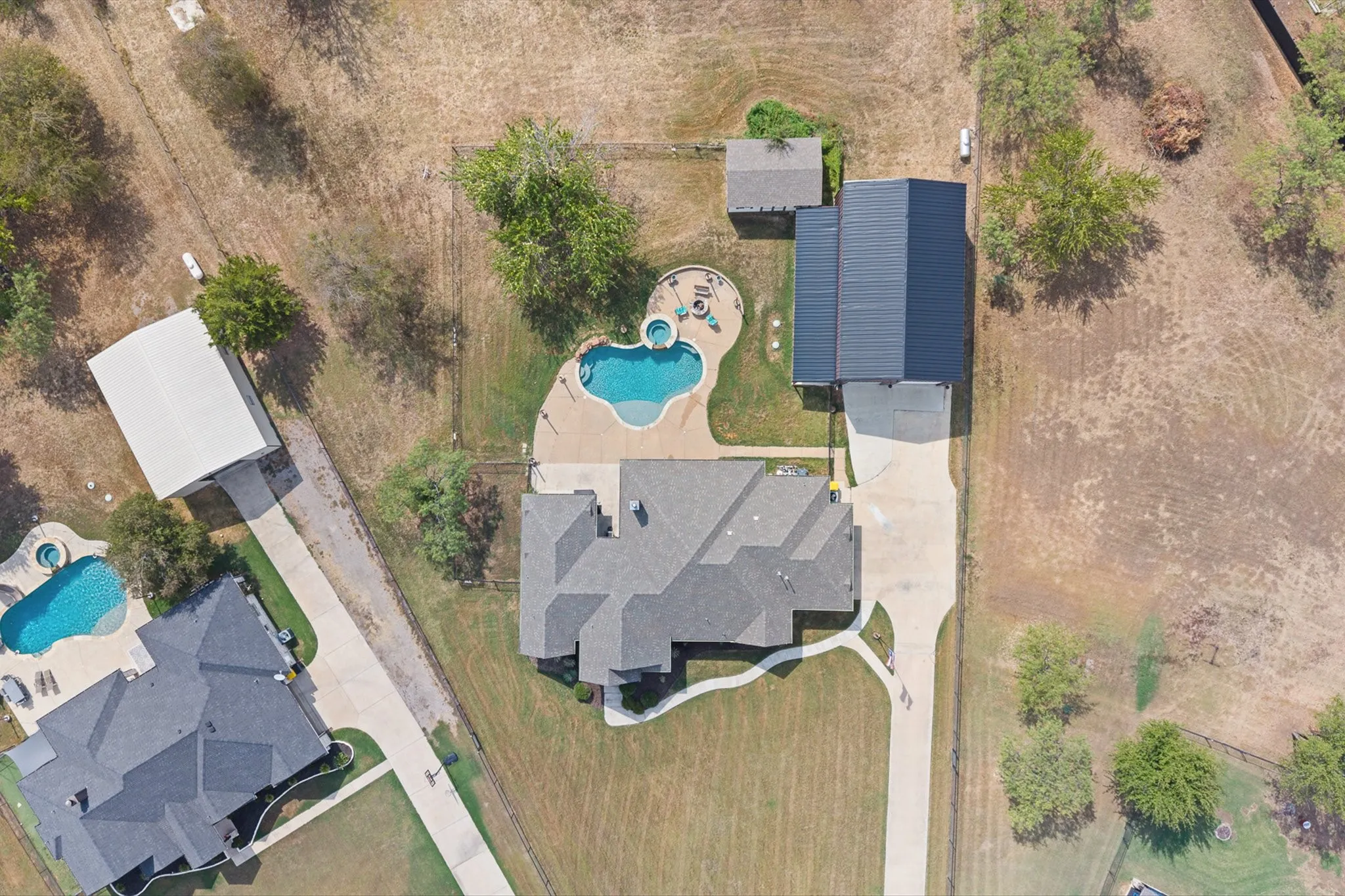 Single Family Residence For Sale in Johnson County , 2533 Lime Court, Burleson, Texas 76028, 4 Bedroom, 3 Bathroom, 2 Garage spaces, 2,447 Sqft, built in 2018, mls#21393356, Real Estate Agent in Burleson, Homes For Sale in Johnson county, Homes For Sale in Burleson, Realtor in Burleson Texas, Real Estate Brokerage Independent Realty Texas, Luminita Cordes Realtor
