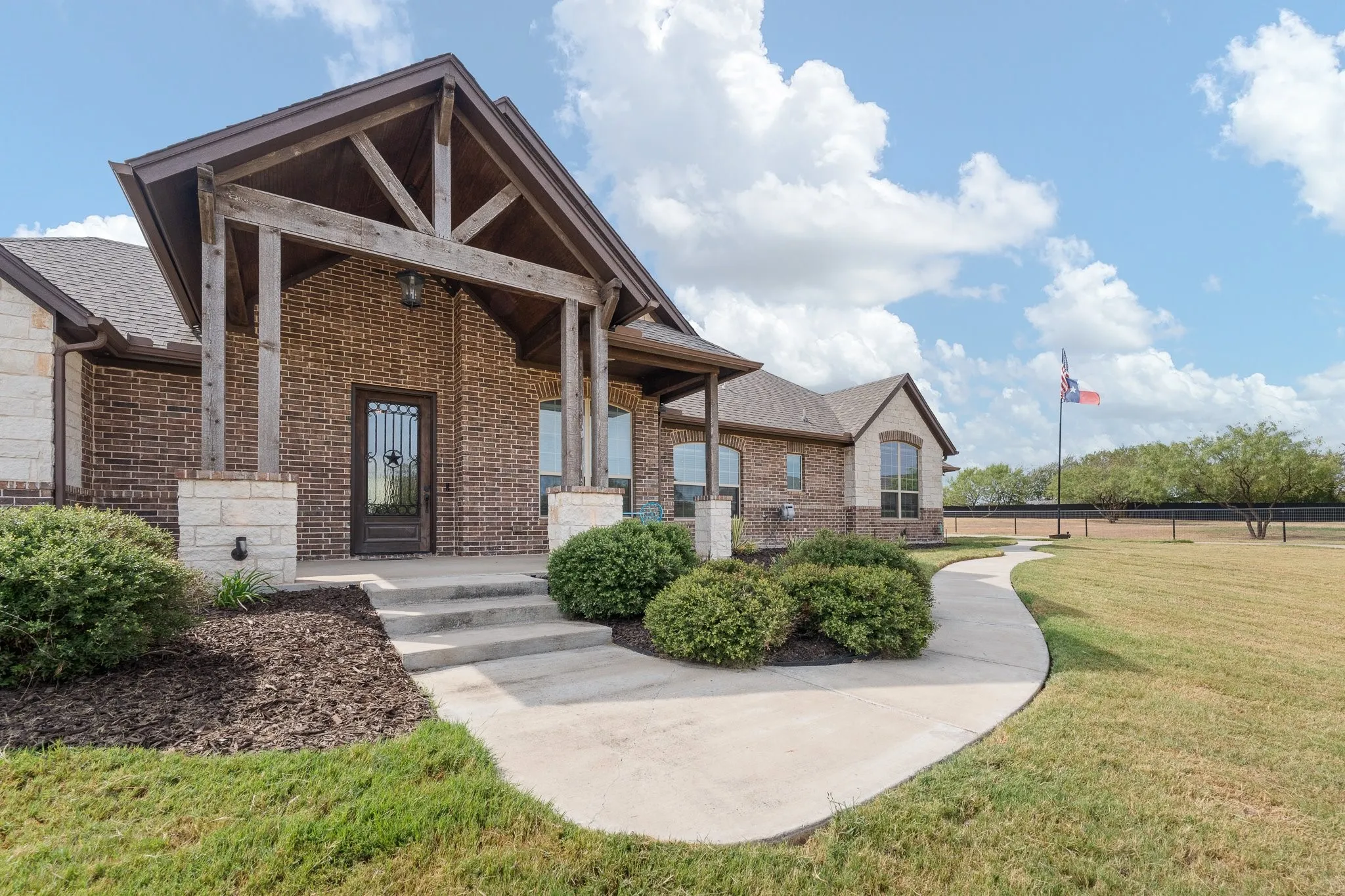 Single Family Residence For Sale in Johnson County , 2533 Lime Court, Burleson, Texas 76028, 4 Bedroom, 3 Bathroom, 2 Garage spaces, 2,447 Sqft, built in 2018, mls#21393356, Real Estate Agent in Burleson, Homes For Sale in Johnson county, Homes For Sale in Burleson, Realtor in Burleson Texas, Real Estate Brokerage Independent Realty Texas, Luminita Cordes Realtor