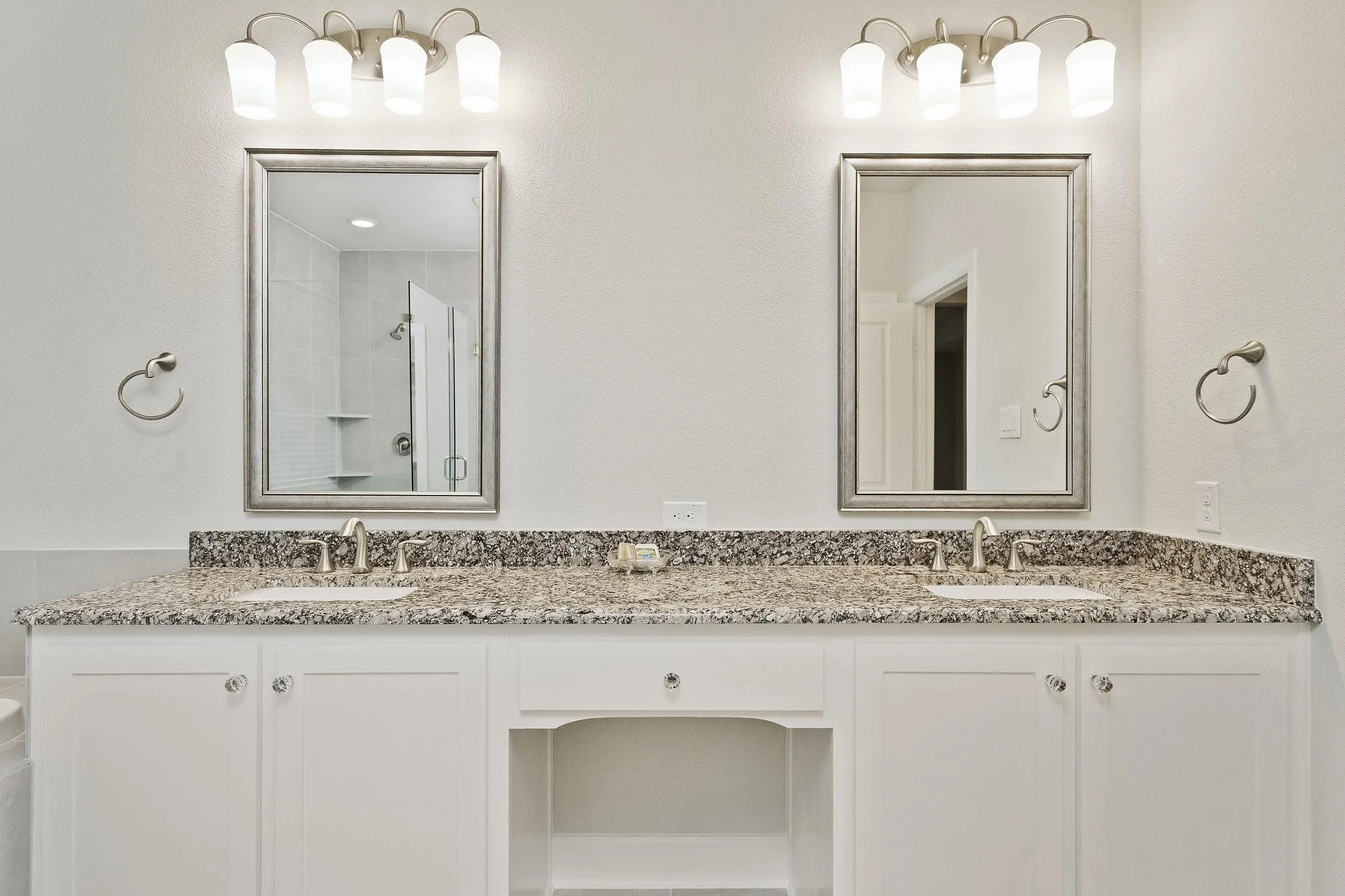 Single Family Residence For Rent in Collin County , 6305 Smithwick, Mc Kinney, Texas 75070, 3 Bedroom, 3 Bathroom, 2 Garage spaces, 2,730 Sqft, built in 2017, mls#21395865, Real Estate Agent in Mc Kinney, Homes For Rent in Collin county, Homes For Rent in Mc Kinney, Realtor in Mc Kinney Texas, Real Estate Brokerage Independent Realty Texas, Luminita Cordes Realtor