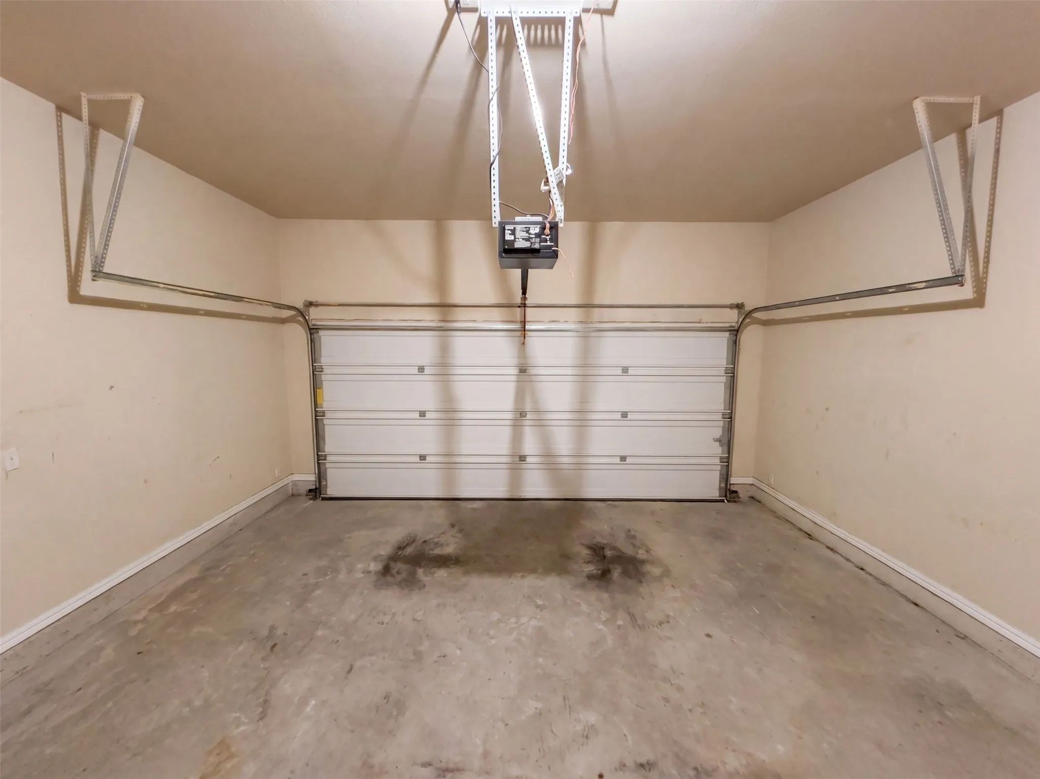 Single Family Residence For Sale in Denton County , 3912 Gennaker Drive, Denton, Texas 76210, 3 Bedroom, 2 Bathroom, 2 Garage spaces, 2,040 Sqft, built in 2016, mls#21395904, Real Estate Agent in Denton, Homes For Sale in Denton county, Homes For Sale in Denton, Realtor in Denton Texas, Real Estate Brokerage Independent Realty Texas, Luminita Cordes Realtor
