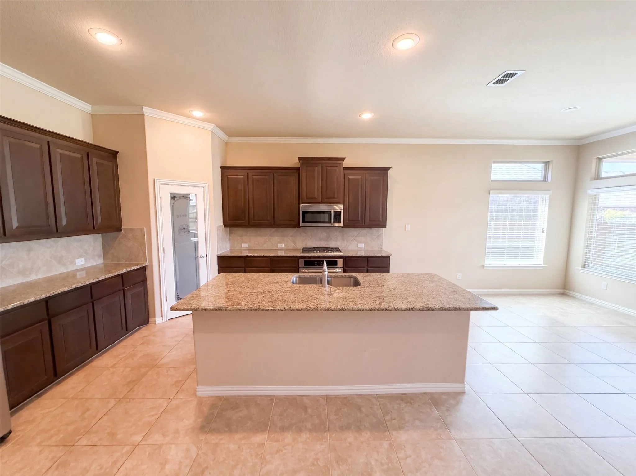 Single Family Residence For Sale in Denton County , 3912 Gennaker Drive, Denton, Texas 76210, 3 Bedroom, 2 Bathroom, 2 Garage spaces, 2,040 Sqft, built in 2016, mls#21395904, Real Estate Agent in Denton, Homes For Sale in Denton county, Homes For Sale in Denton, Realtor in Denton Texas, Real Estate Brokerage Independent Realty Texas, Luminita Cordes Realtor