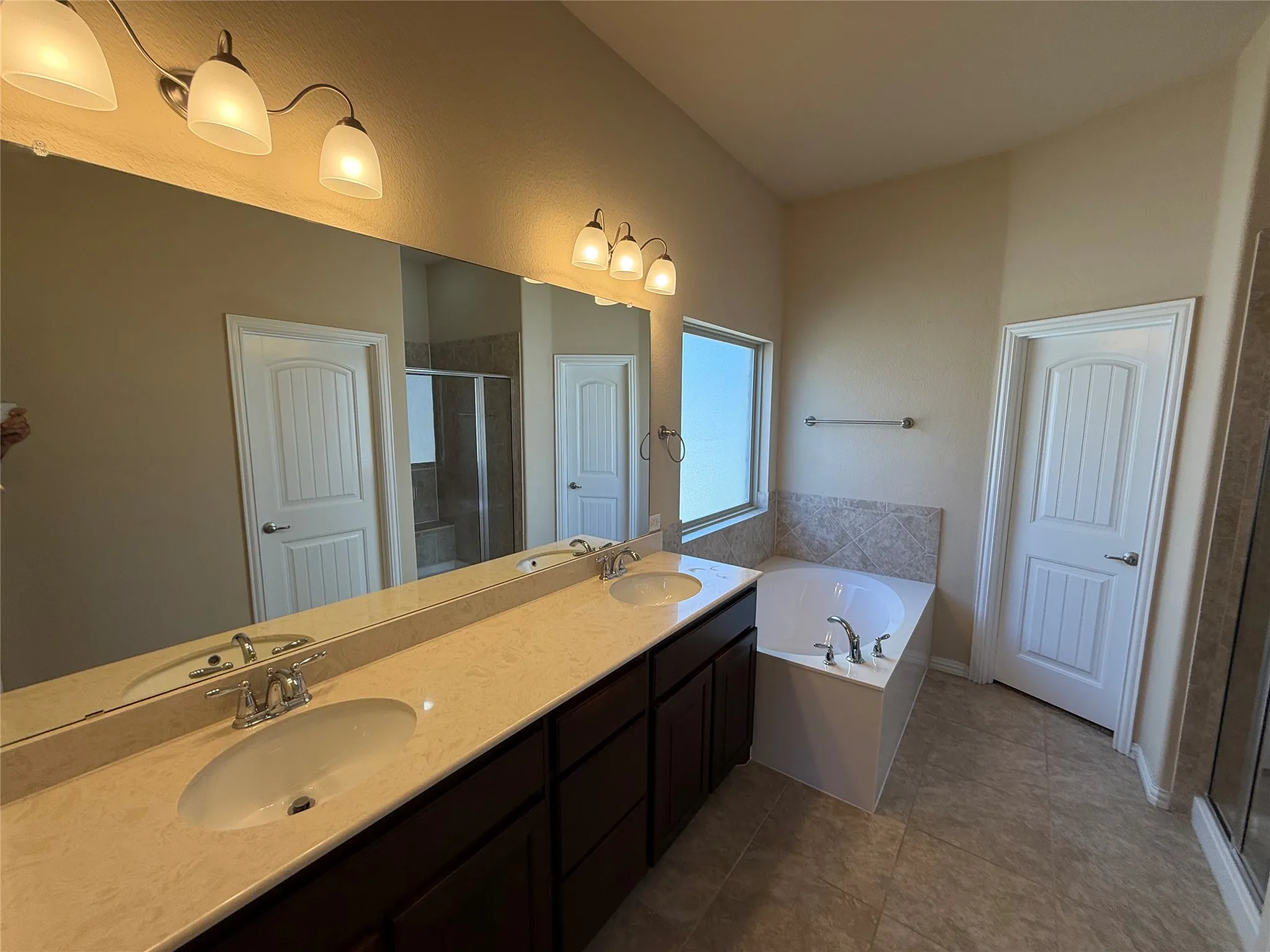 Single Family Residence For Sale in Denton County , 3912 Gennaker Drive, Denton, Texas 76210, 3 Bedroom, 2 Bathroom, 2 Garage spaces, 2,040 Sqft, built in 2016, mls#21395904, Real Estate Agent in Denton, Homes For Sale in Denton county, Homes For Sale in Denton, Realtor in Denton Texas, Real Estate Brokerage Independent Realty Texas, Luminita Cordes Realtor