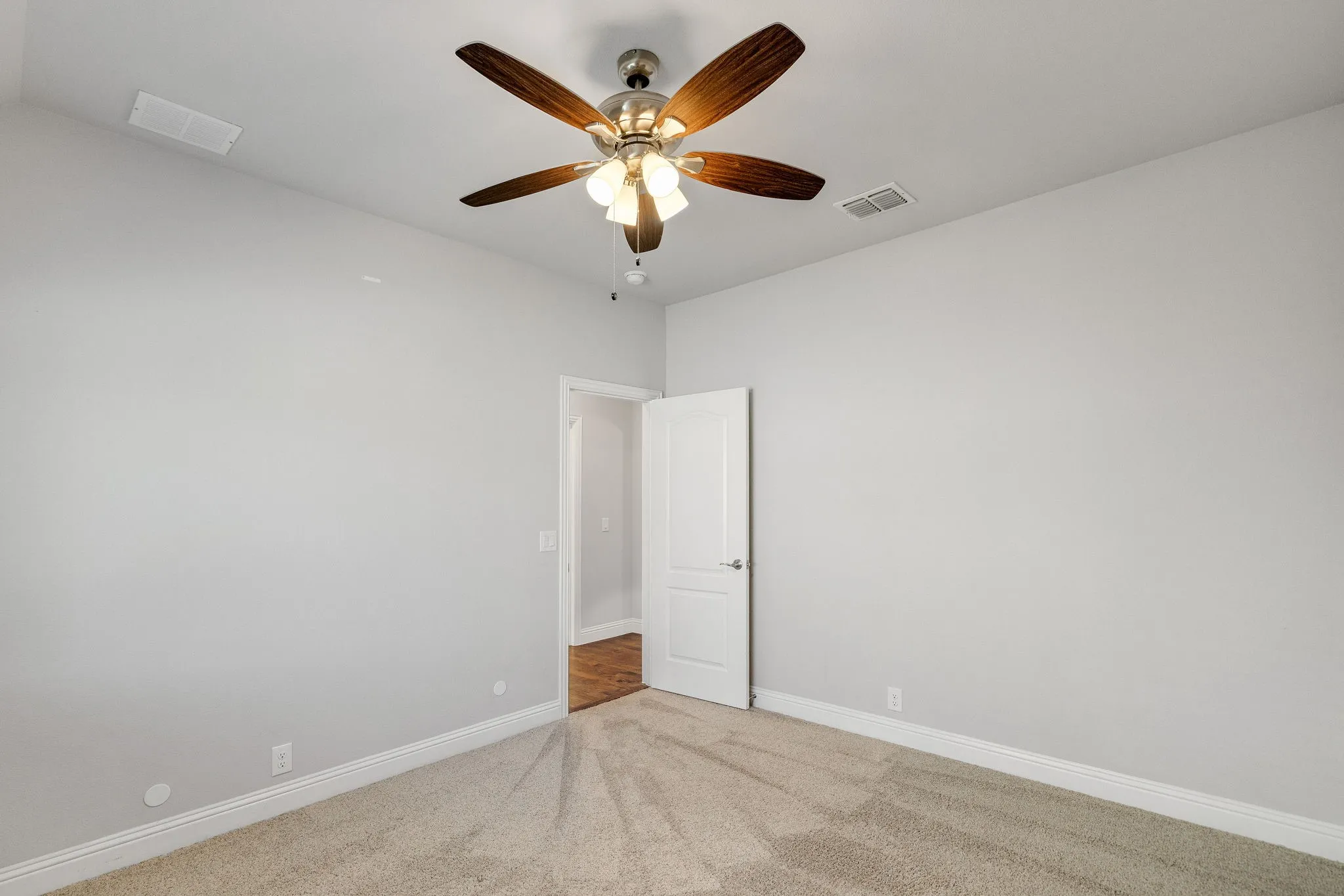 Single Family Residence For Sale in Collin County , 521 Birch Grove Drive, Wylie, Texas 75098, 4 Bedroom, 3 Bathroom, 2 Garage spaces, 3,285 Sqft, built in 2022, mls#21395885, Real Estate Agent in Wylie, Homes For Sale in Collin county, Homes For Sale in Wylie, Realtor in Wylie Texas, Real Estate Brokerage Independent Realty Texas, Luminita Cordes Realtor