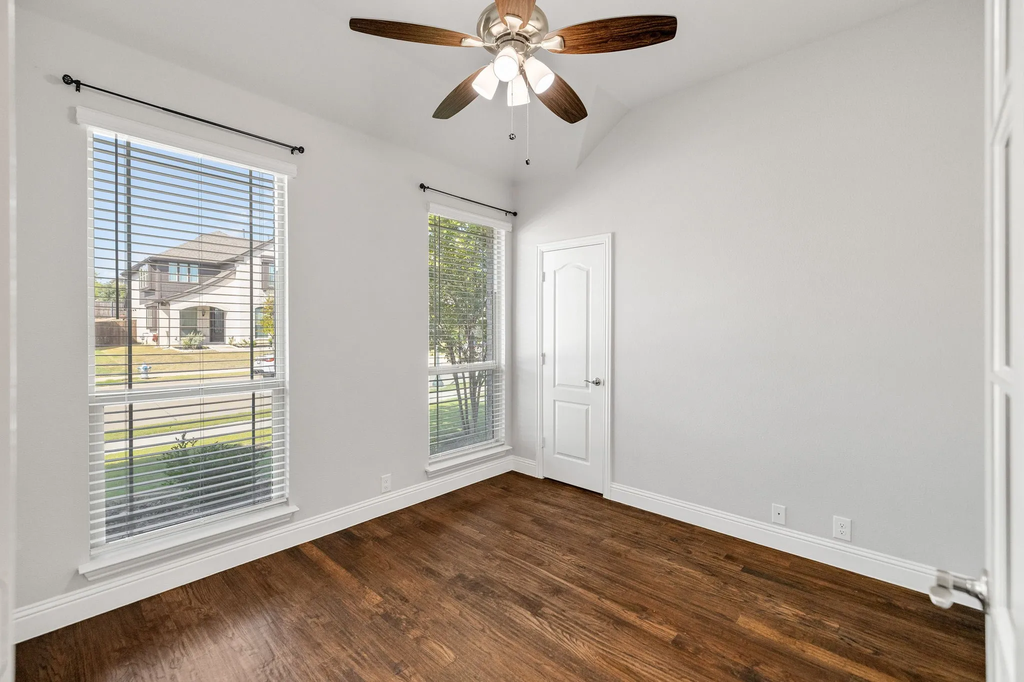 Single Family Residence For Sale in Collin County , 521 Birch Grove Drive, Wylie, Texas 75098, 4 Bedroom, 3 Bathroom, 2 Garage spaces, 3,285 Sqft, built in 2022, mls#21395885, Real Estate Agent in Wylie, Homes For Sale in Collin county, Homes For Sale in Wylie, Realtor in Wylie Texas, Real Estate Brokerage Independent Realty Texas, Luminita Cordes Realtor