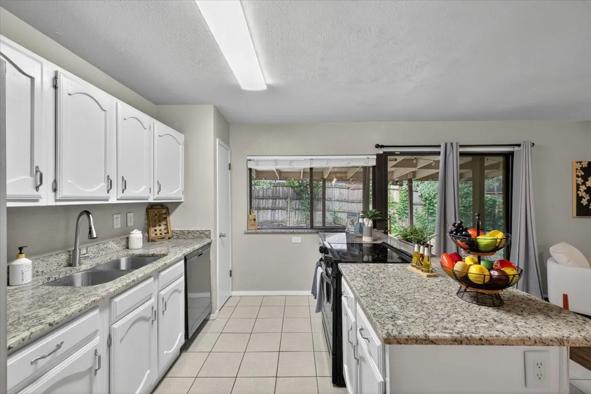 Single Family Residence For Sale in Tarrant County , 6506 Blackberry Drive, Arlington, Texas 76016, 3 Bedroom, 2 Bathroom, 2 Garage spaces, 1,709 Sqft, built in 1979, mls#21395045, Real Estate Agent in Arlington, Homes For Sale in Tarrant county, Homes For Sale in Arlington, Realtor in Arlington Texas, Real Estate Brokerage Independent Realty Texas, Luminita Cordes Realtor