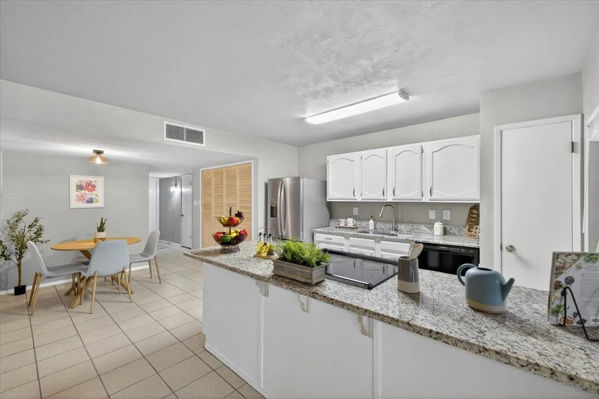 Single Family Residence For Sale in Tarrant County , 6506 Blackberry Drive, Arlington, Texas 76016, 3 Bedroom, 2 Bathroom, 2 Garage spaces, 1,709 Sqft, built in 1979, mls#21395045, Real Estate Agent in Arlington, Homes For Sale in Tarrant county, Homes For Sale in Arlington, Realtor in Arlington Texas, Real Estate Brokerage Independent Realty Texas, Luminita Cordes Realtor